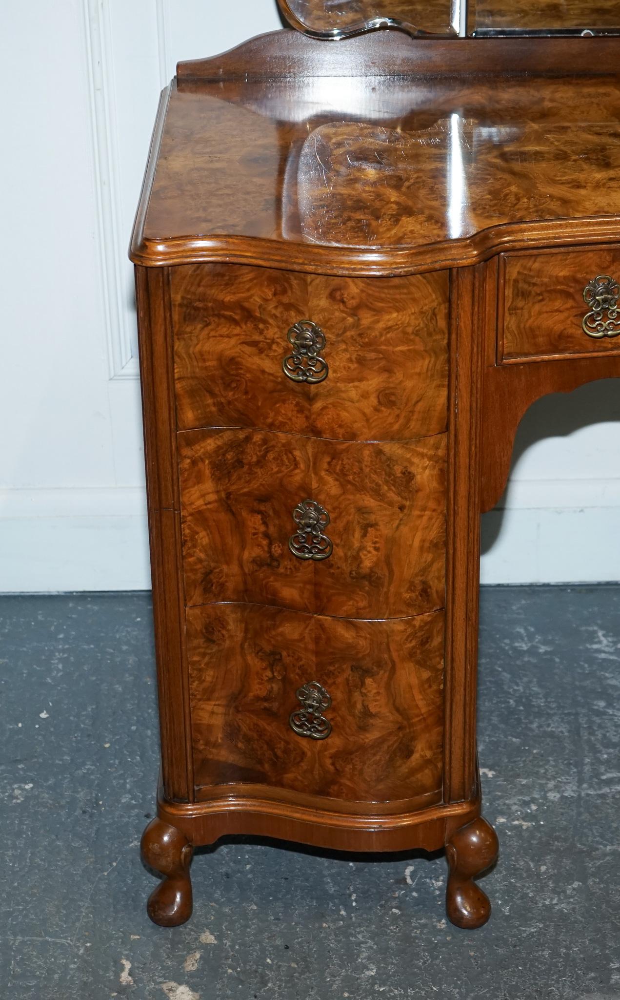 ANTIQUE 1920'S BURR WALNUT ART DECO DRESSING TABLE WiTH PLENTY OF DRAWERS For Sale 12