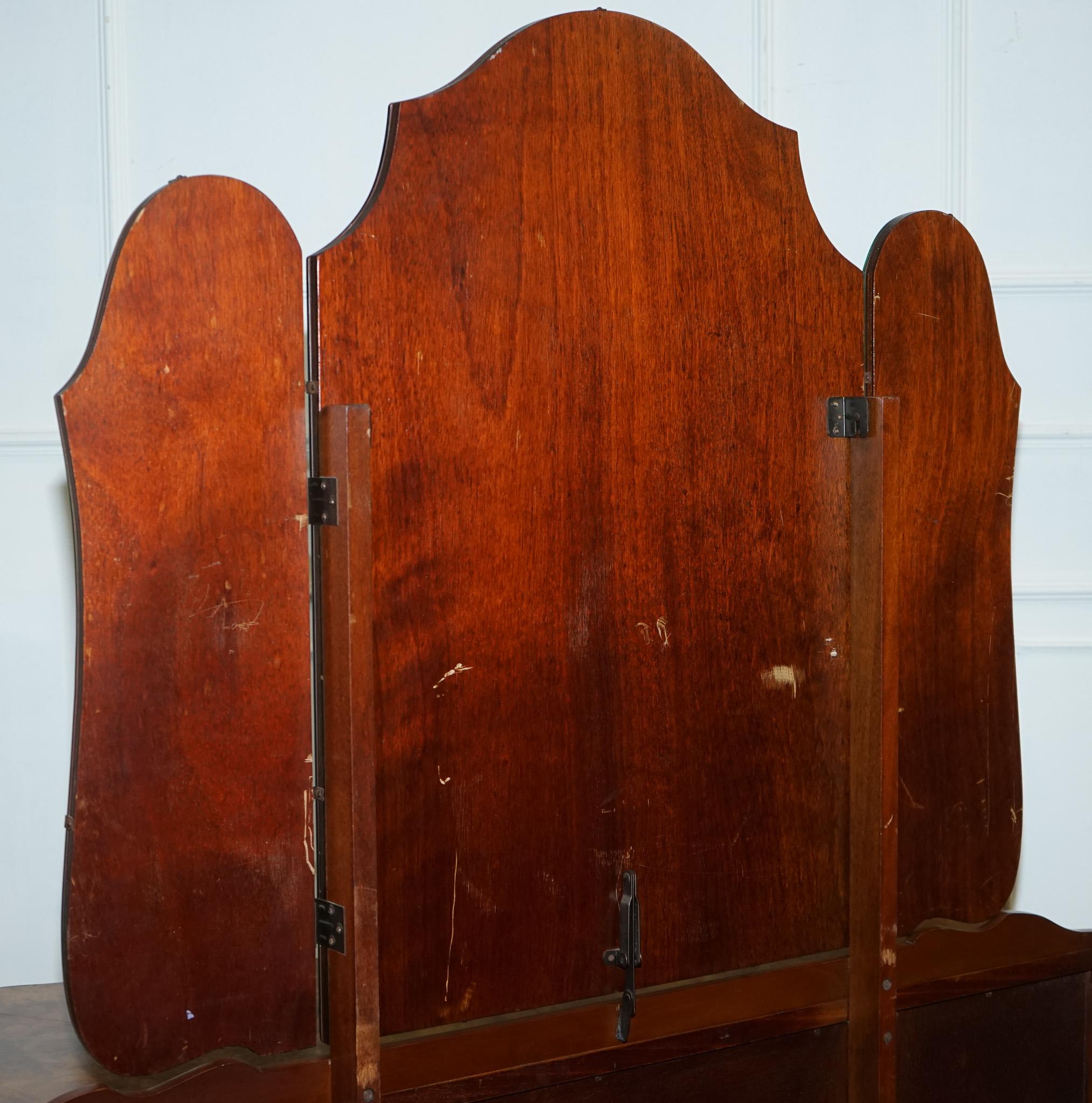 ANTIQUE 1920'S BURR WALNUT ART DECO DRESSING TABLE WiTH PLENTY OF DRAWERS For Sale 13