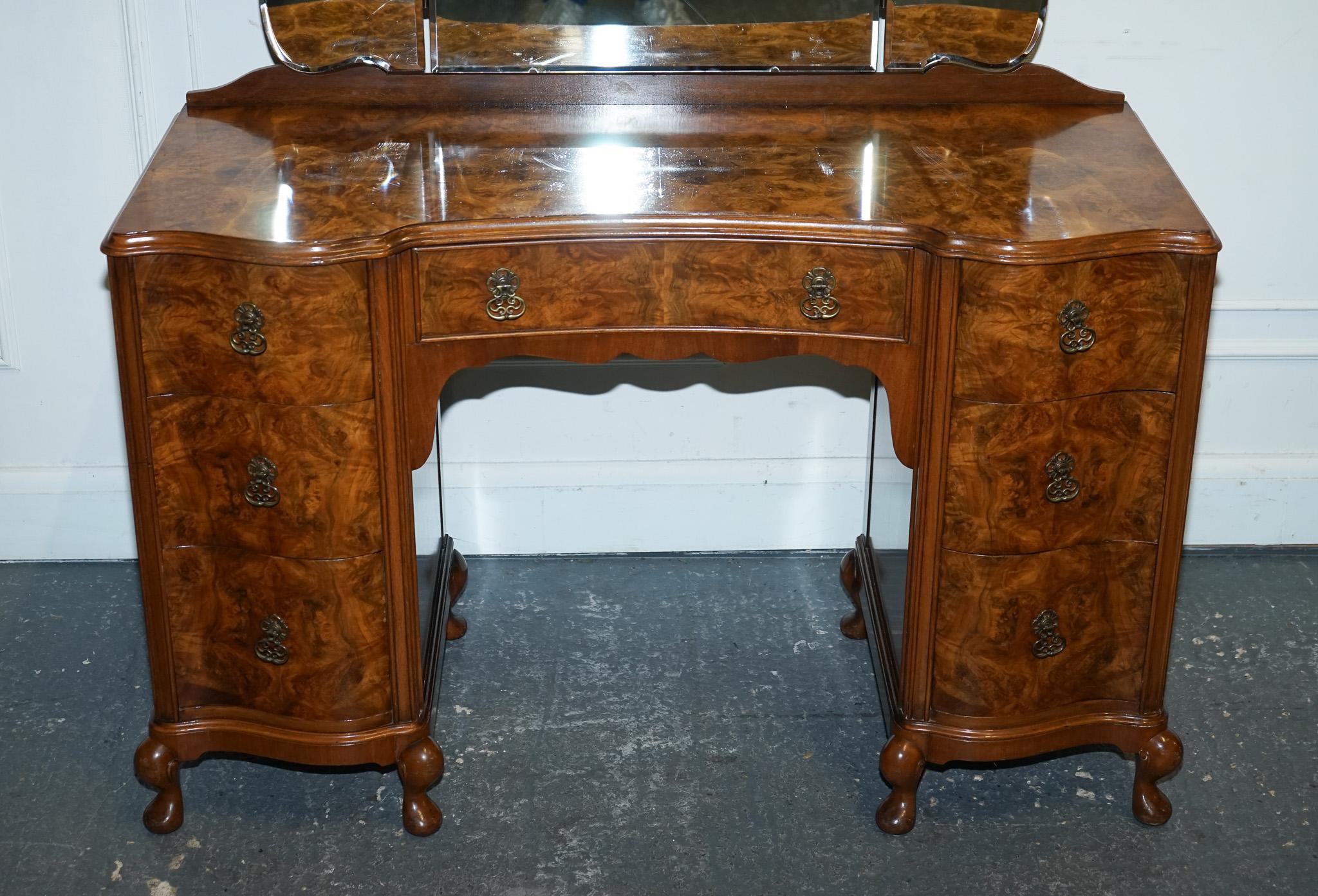 British ANTIQUE 1920'S BURR WALNUT ART DECO DRESSING TABLE WiTH PLENTY OF DRAWERS For Sale