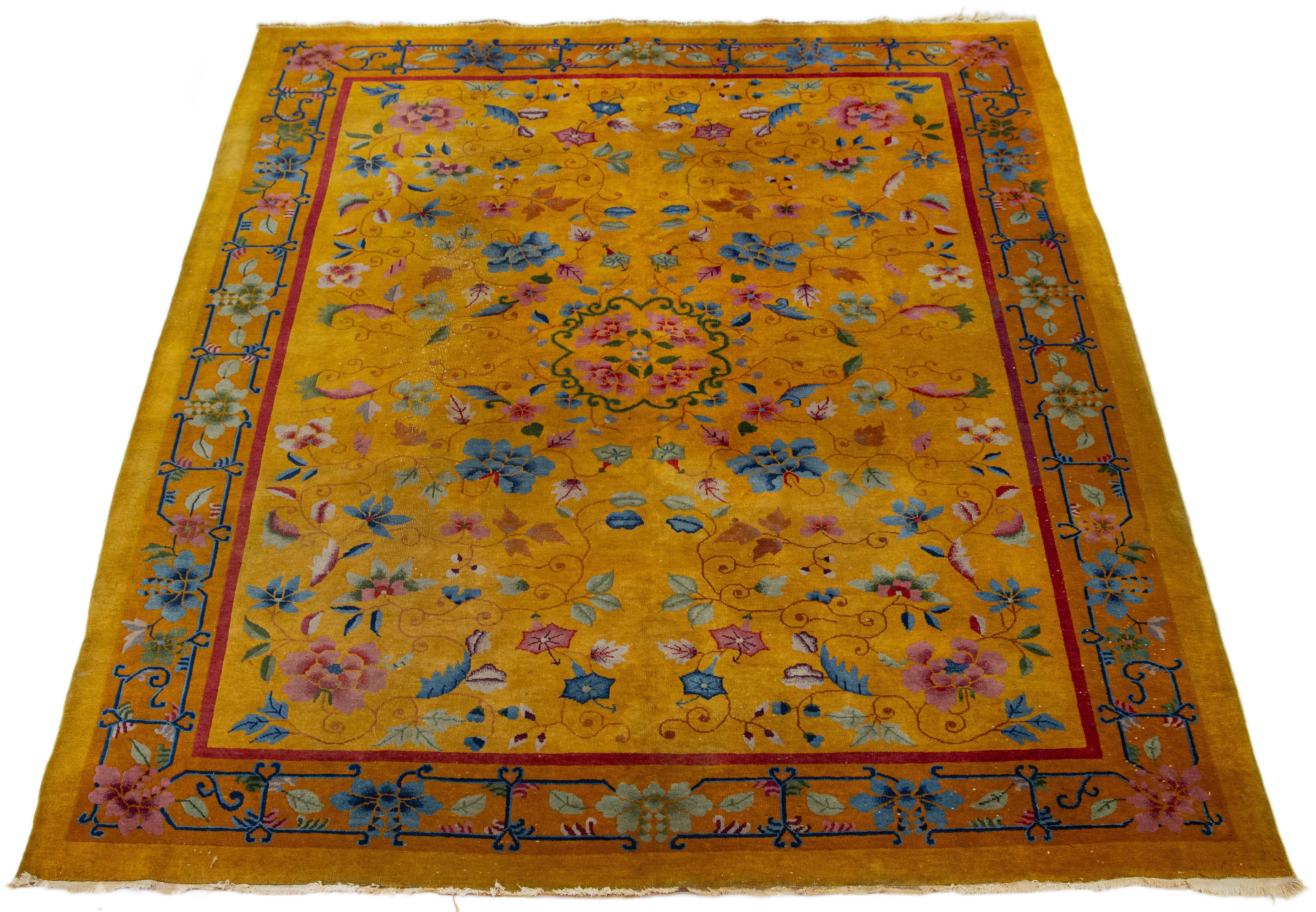 Beautiful 1920s antique Chinese Art Deco hand-knotted wool rug with goldenrod color field. This piece has a designed frame in multicolor hues adorned with a classic Chinese floral design.


This rug measures 8' 10