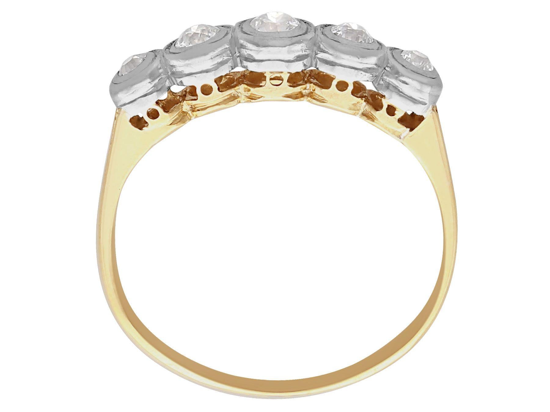 Antiker 1920er Jahre Diamant-Verlobungsring aus Gelbgold mit fünf Steinen im Angebot 1