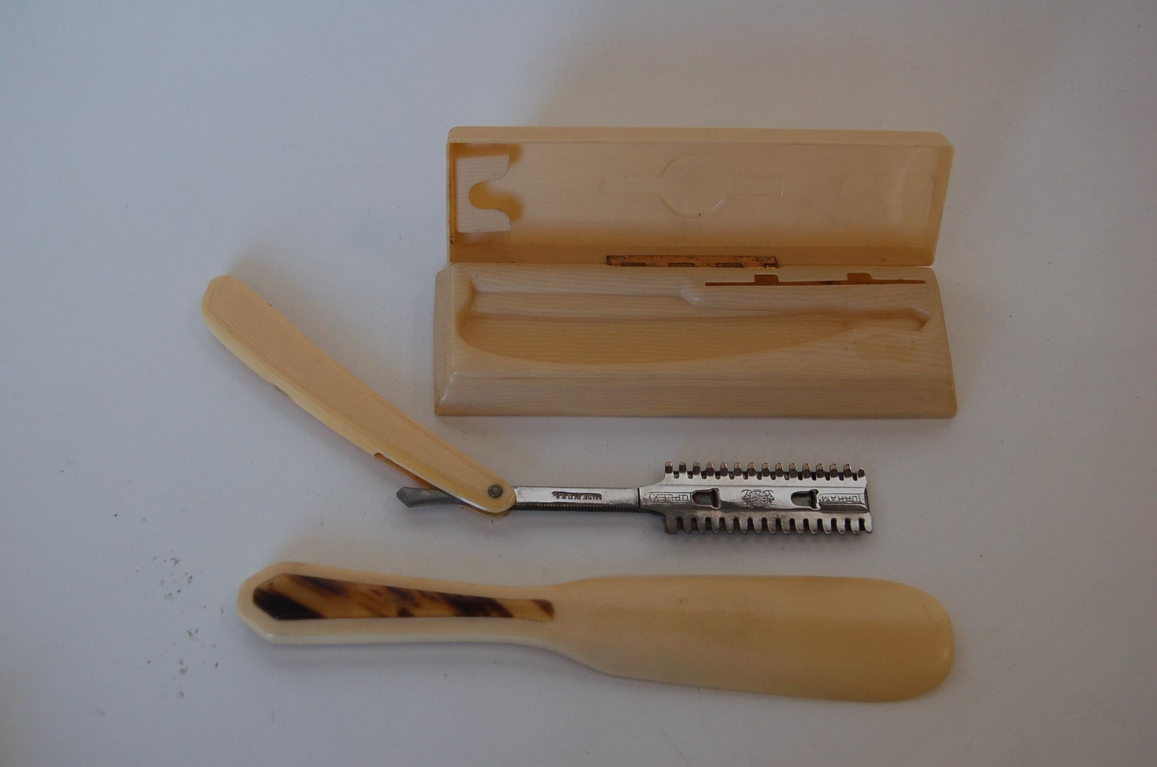 Antique 1920s Durham Duplex straight razor and shoe horn French ivory celluloid. 

Shaver measures 1