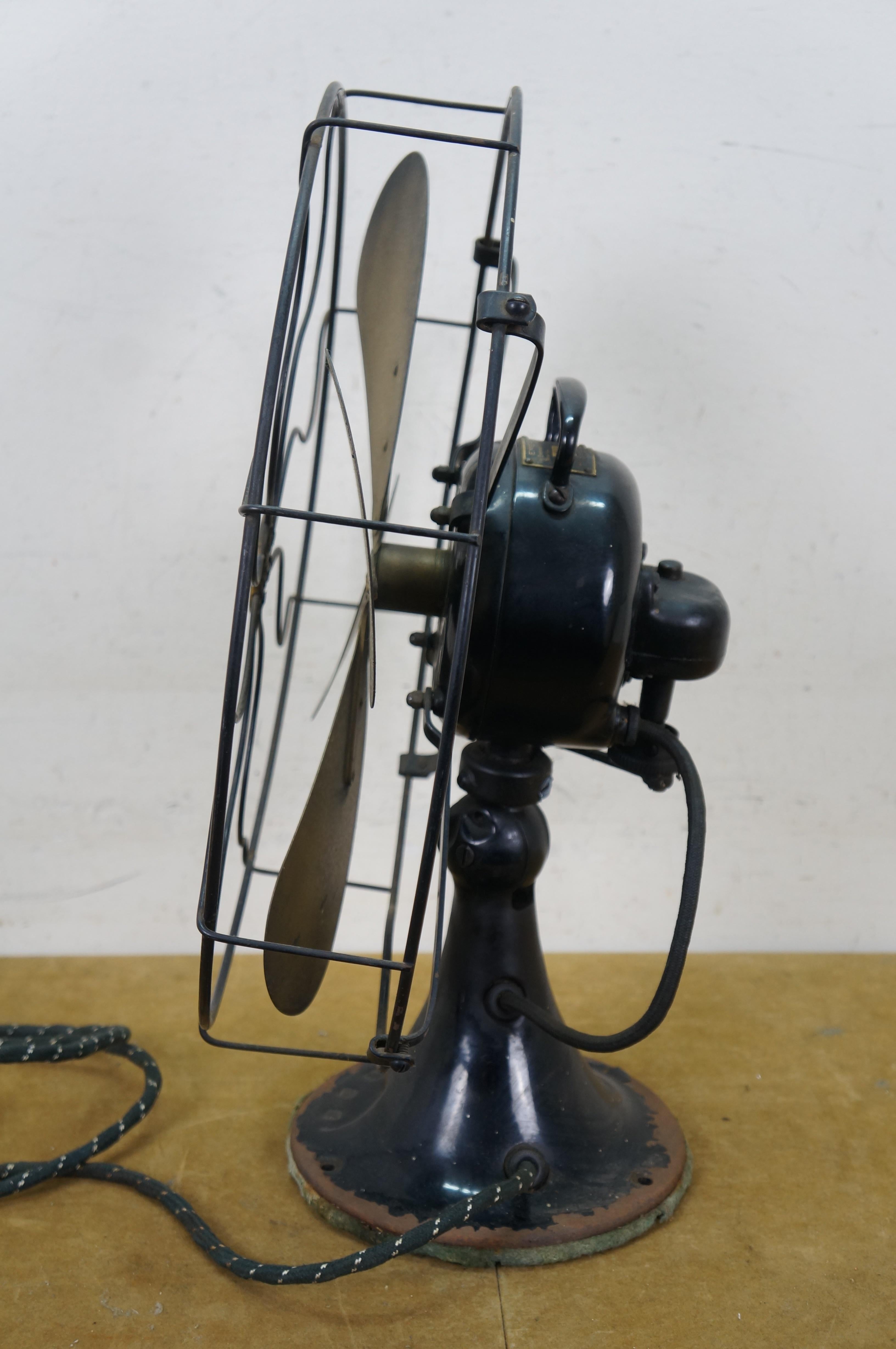 Antico ventilatore da tavolo a tre velocità in ottone Emerson tipo 29648 degli anni '20, funziona da 16