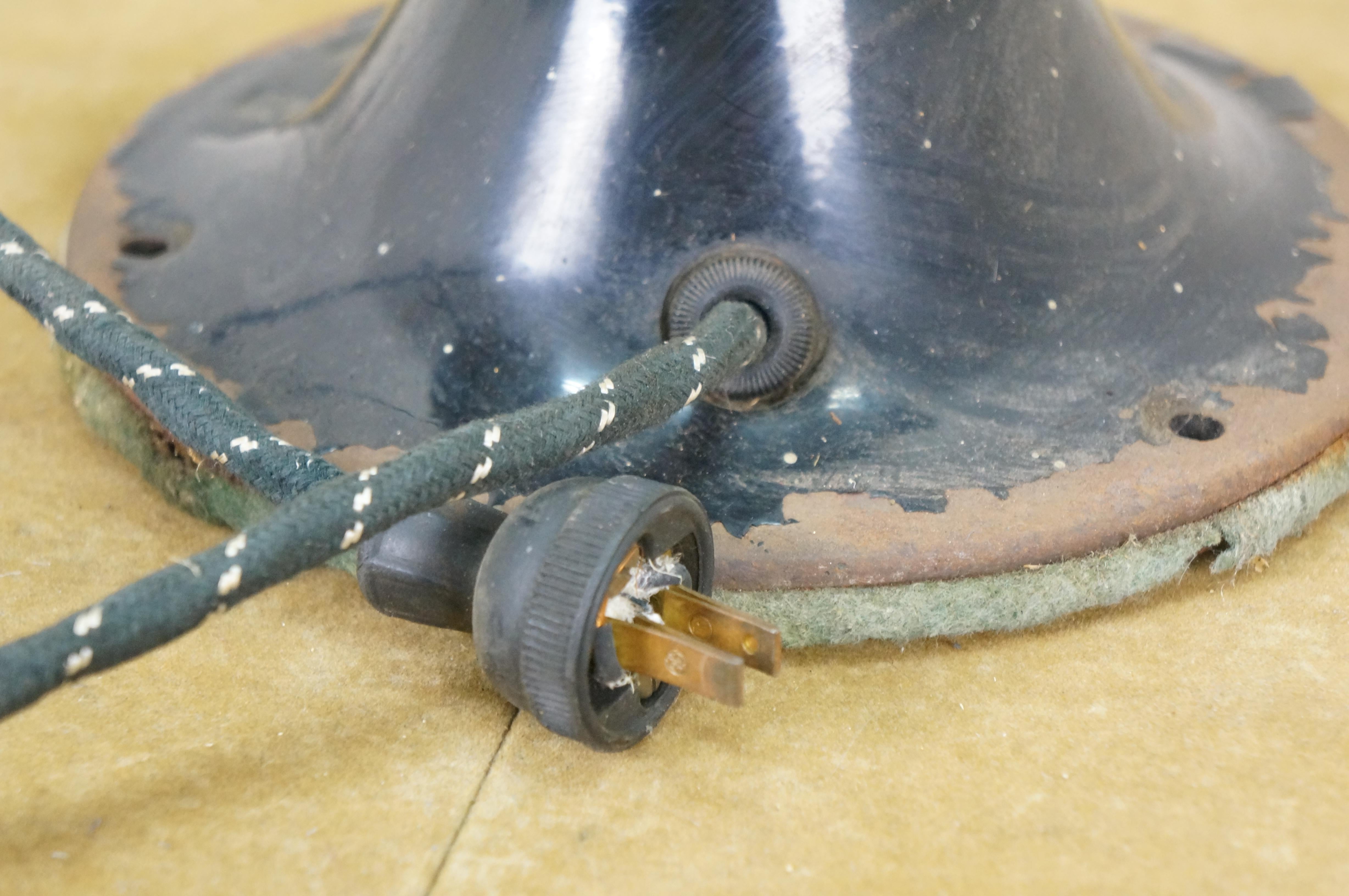 Antico ventilatore da tavolo a tre velocità in ottone Emerson tipo 29648 degli anni '20, funziona da 16