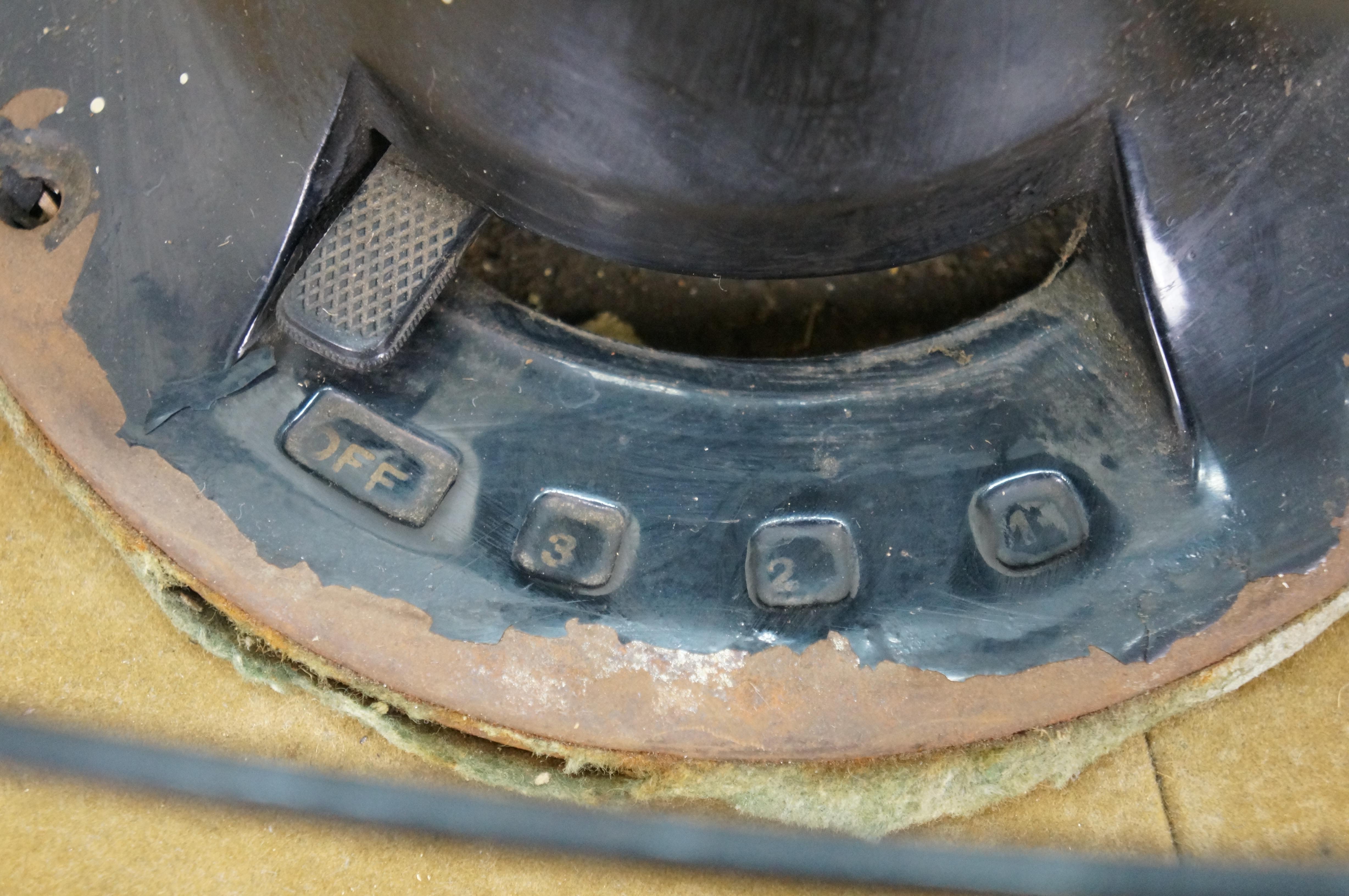 Antico ventilatore da tavolo a tre velocità in ottone Emerson tipo 29648 degli anni '20, funziona da 16