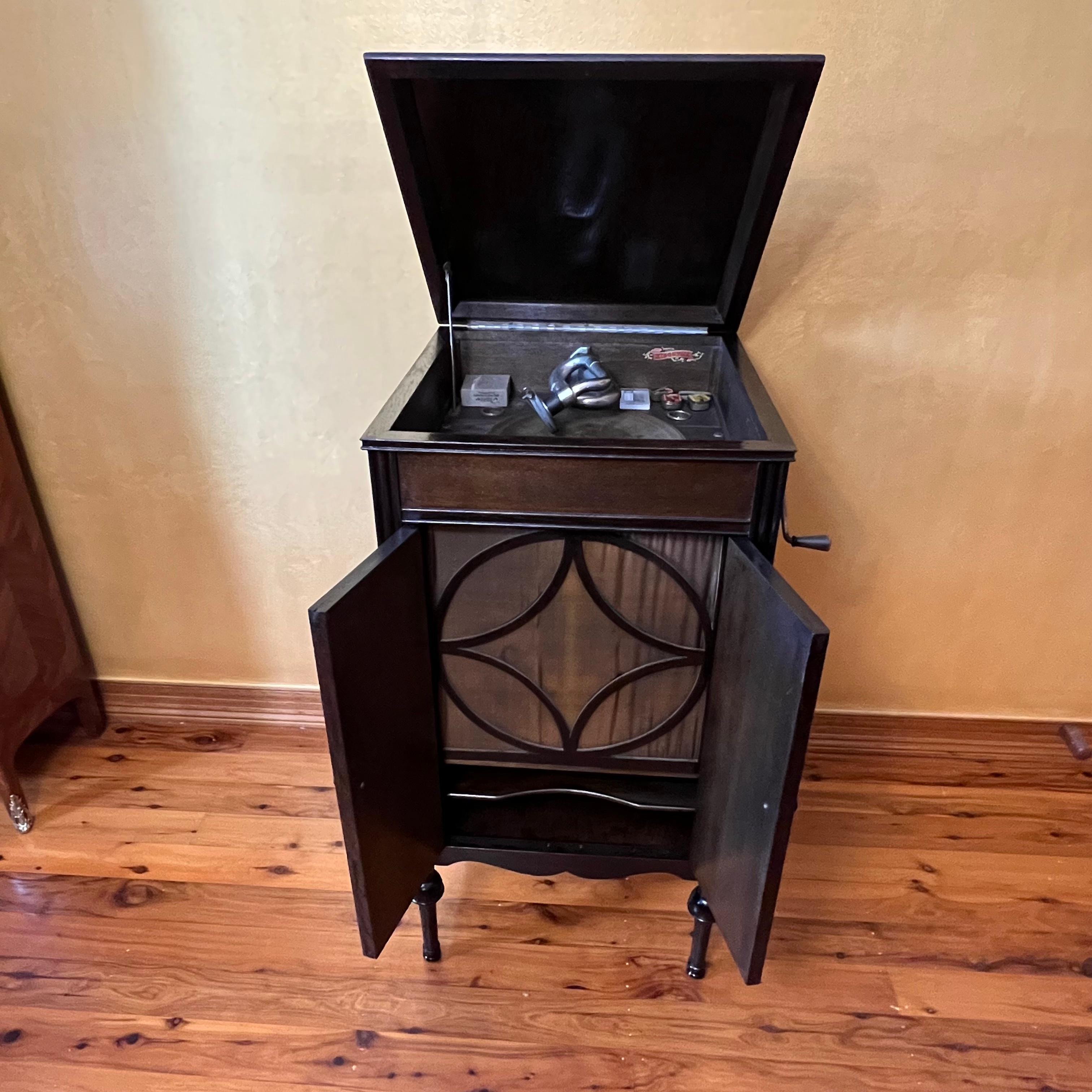gramophone antique