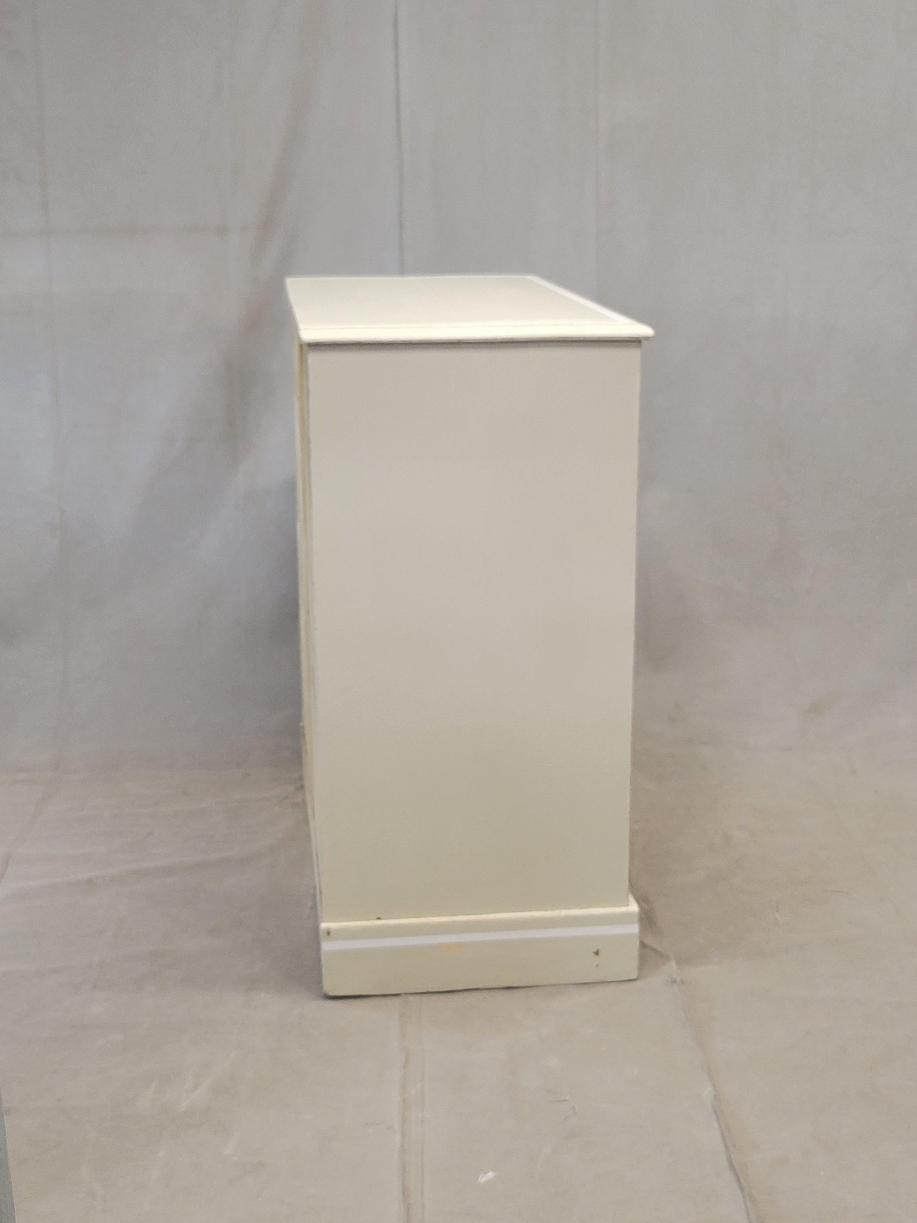 Antique 1920s English Dresser Chest of Drawers with Old Cream and White Paint For Sale 3