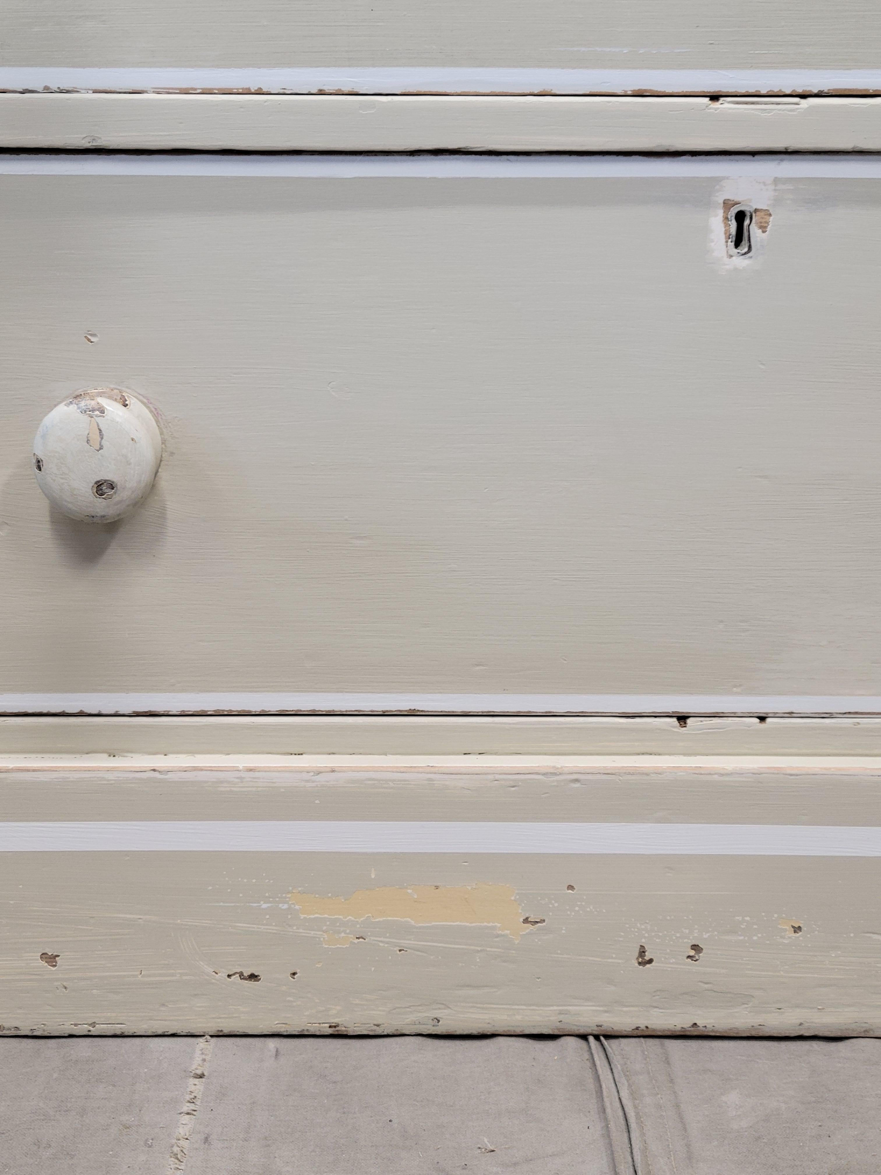 Antique 1920s English Dresser Chest of Drawers with Old Cream and White Paint For Sale 4