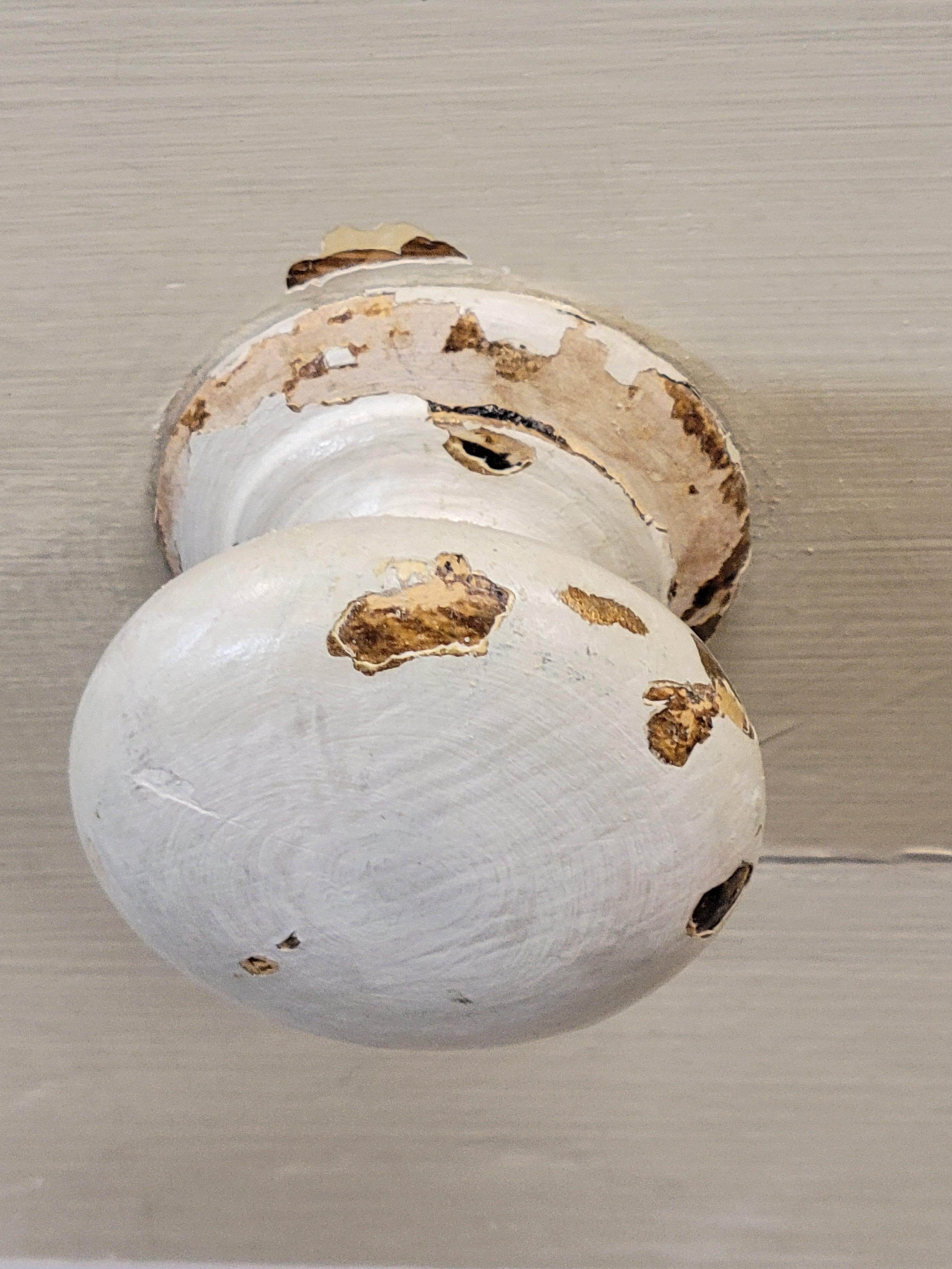 Antique 1920s English Dresser Chest of Drawers with Old Cream and White Paint For Sale 5