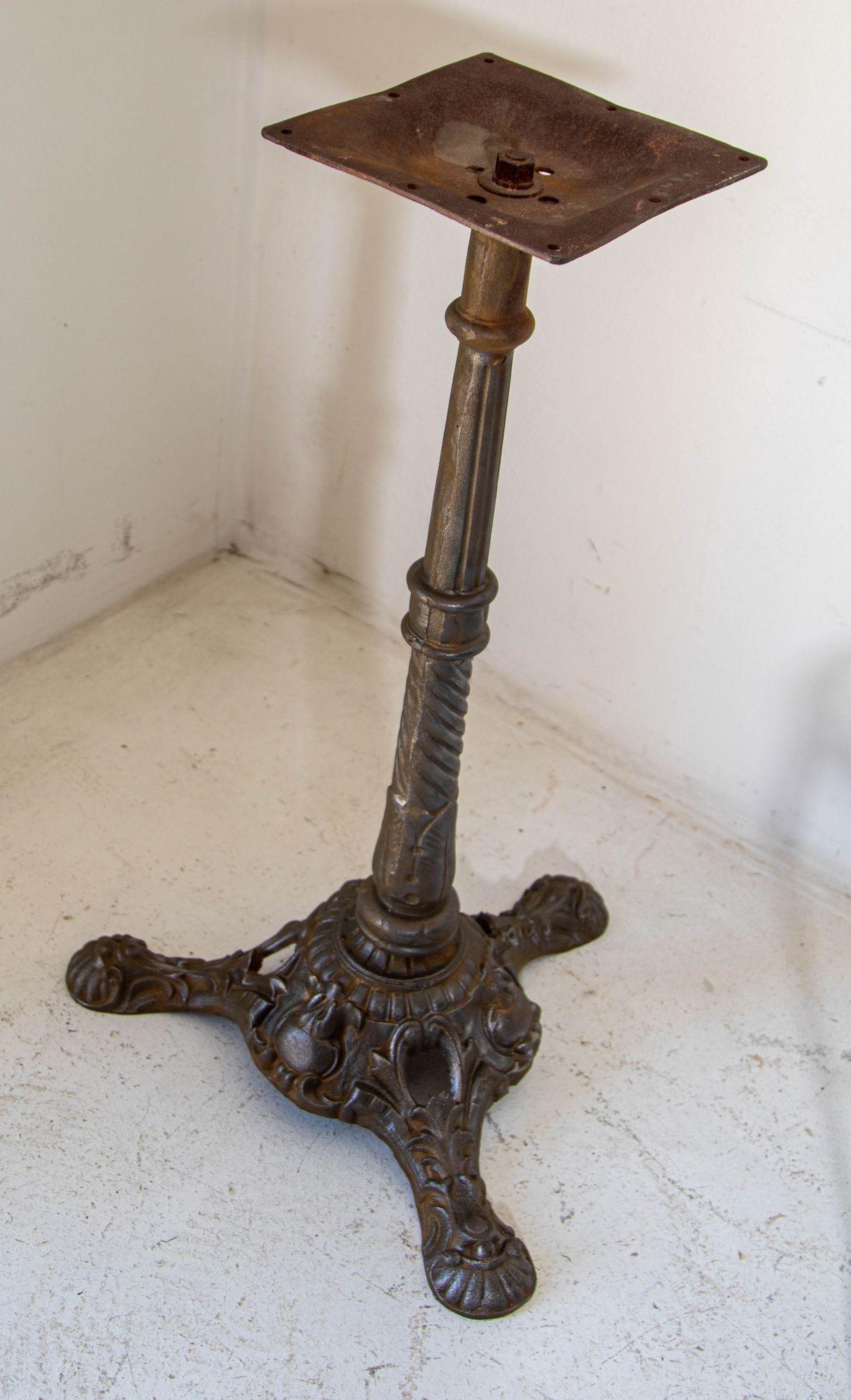 1920s Antique French Cast Iron Pedestal Bistro Table Stand.
Beautiful quality bistro table pedestal from France, made from heavy cast iron supported on 3 beautiful lion shaped pawn.
French Bistro Table Paris cast iron pedestal table base.
Heavy cast