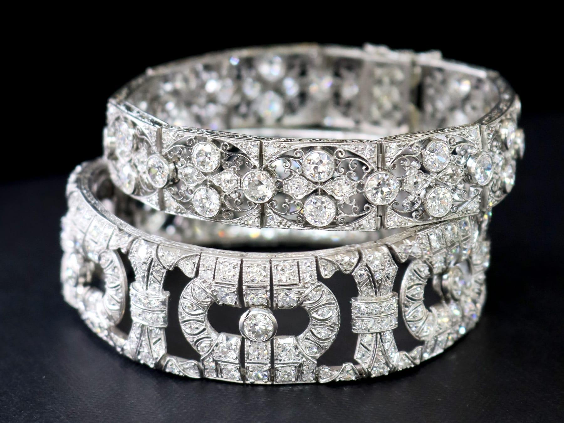A magnificent antique 1920's 15.80 carat diamond and platinum, 18 karat white gold bracelet; part of our diverse antique jewellery and estate jewelry collections.

This magnificent, fine and impressive antique 1920's diamond bracelet has been