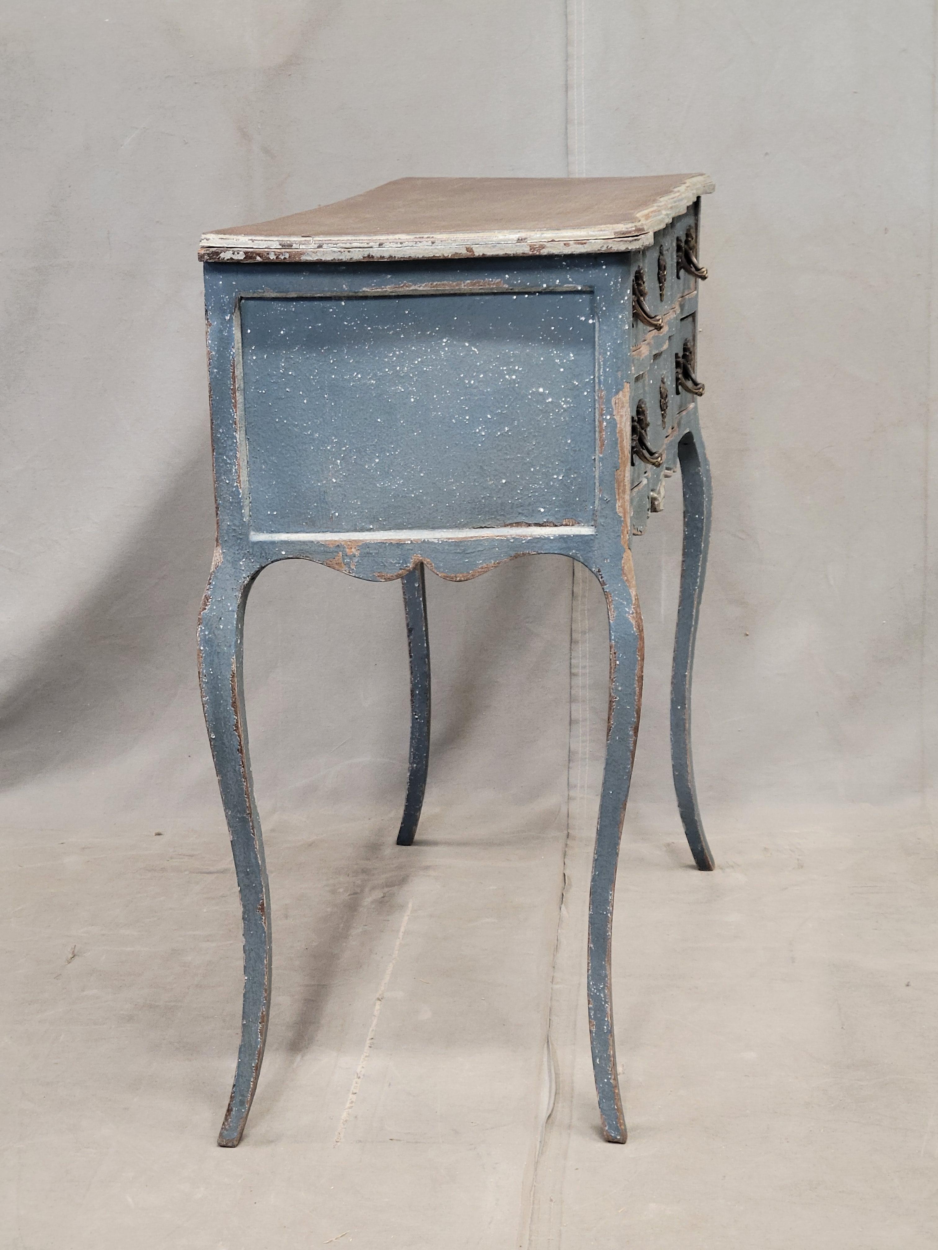 Antique French 1920s Provincial Louis XV Style Painted Commode (Commodo dipinto in stile Luigi XV) in vendita 5