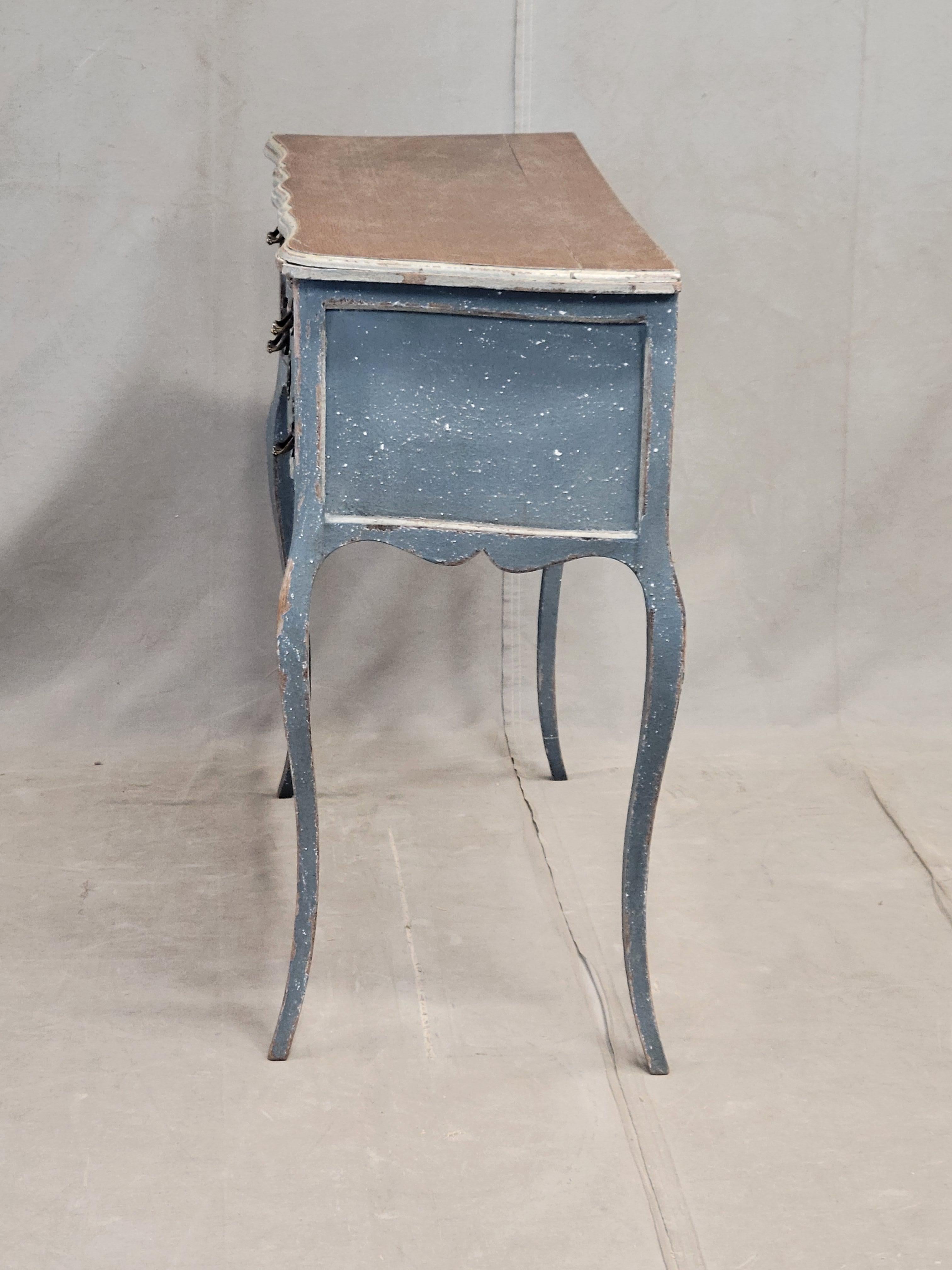 Antique French 1920s Provincial Louis XV Style Painted Commode (Commodo dipinto in stile Luigi XV) in vendita 6