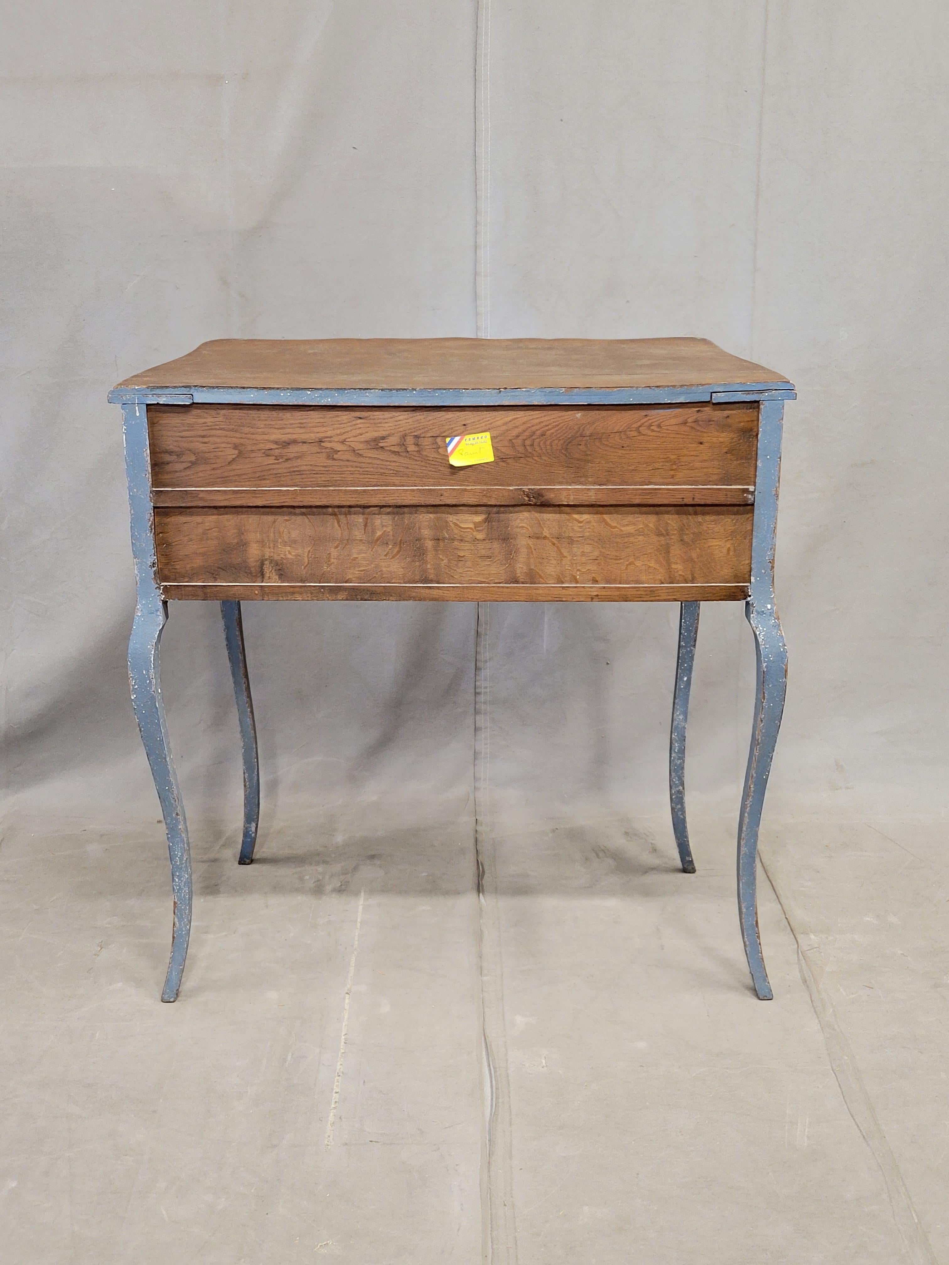 Antique French 1920s Provincial Louis XV Style Painted Commode (Commodo dipinto in stile Luigi XV) in vendita 7