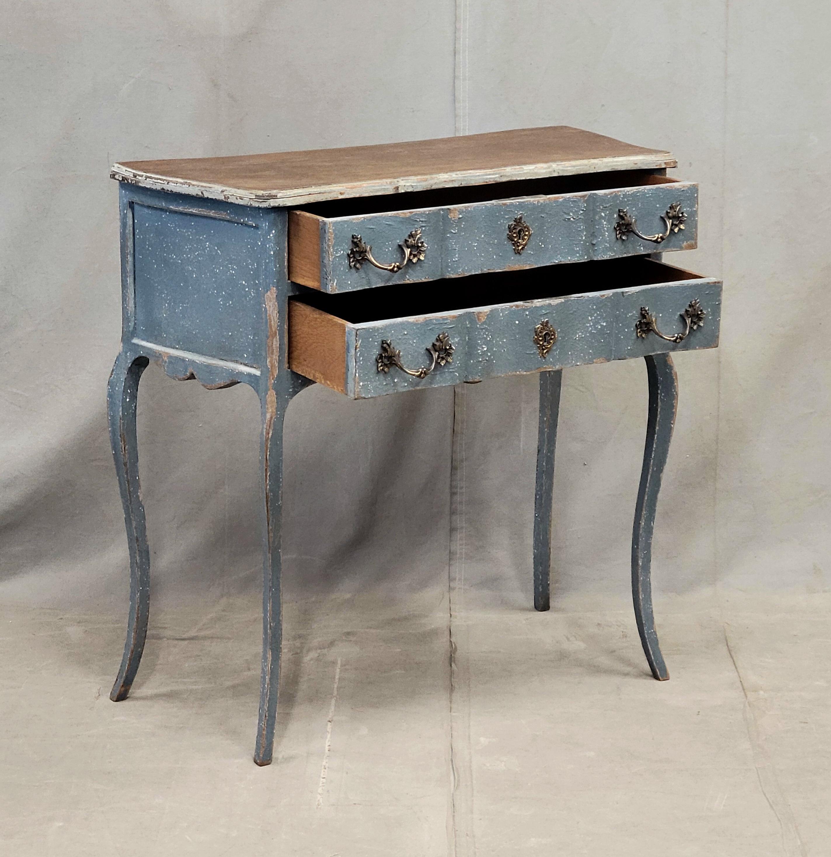 Francese Antique French 1920s Provincial Louis XV Style Painted Commode (Commodo dipinto in stile Luigi XV) in vendita
