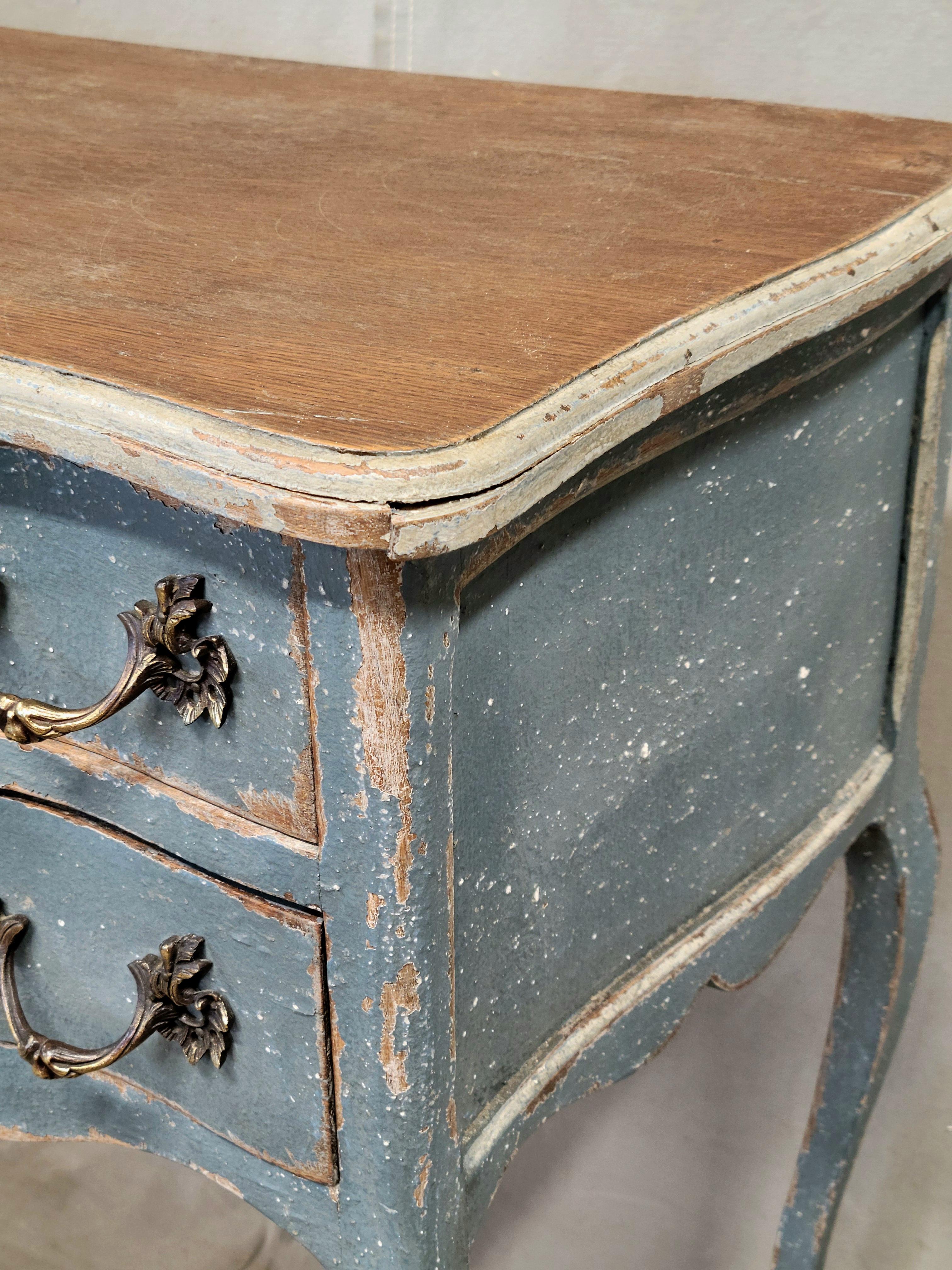 Ottone Antique French 1920s Provincial Louis XV Style Painted Commode (Commodo dipinto in stile Luigi XV) in vendita