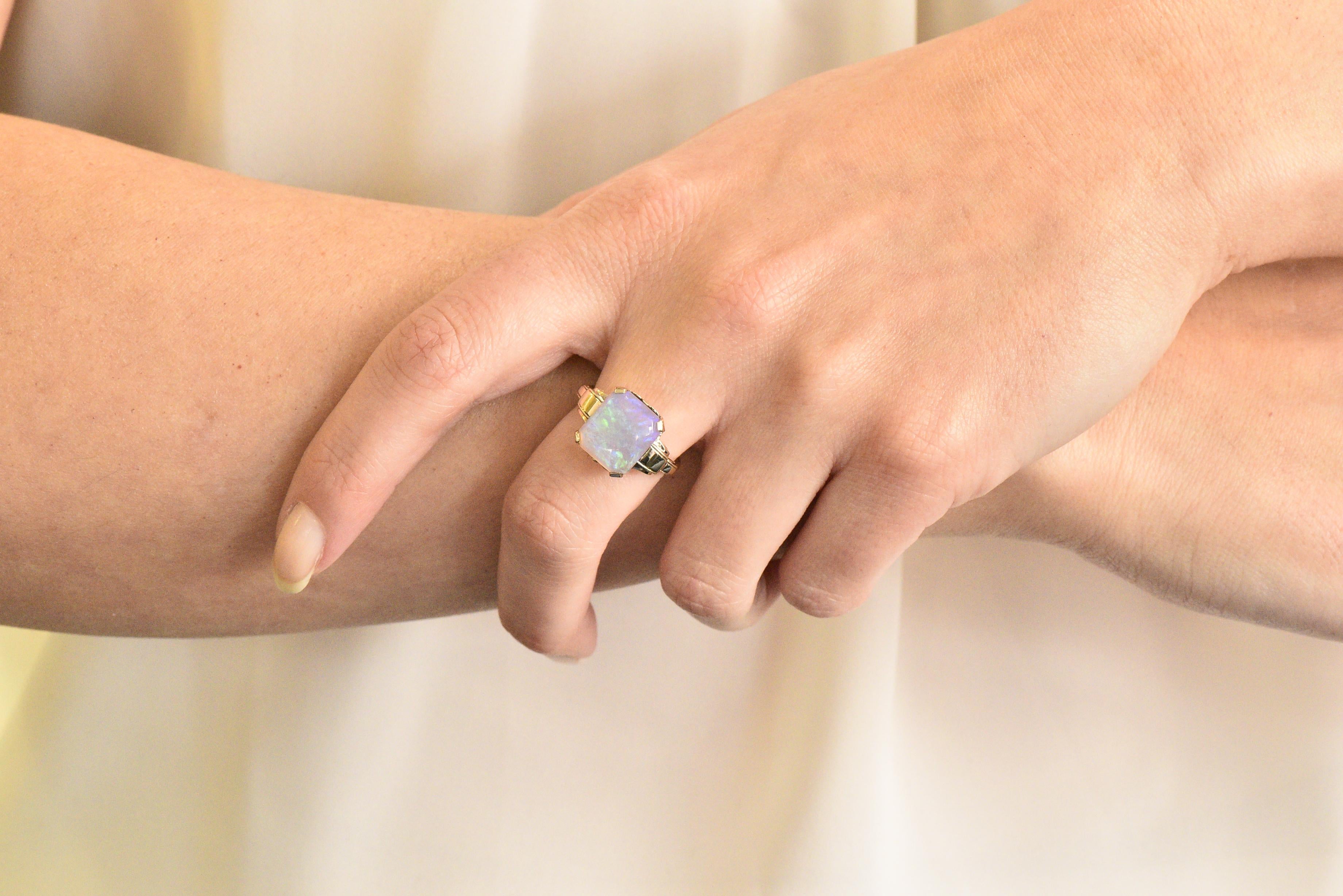 Antique 1920s Jelly Opal 10 Karat Gold Art Deco Ring In Excellent Condition In Philadelphia, PA