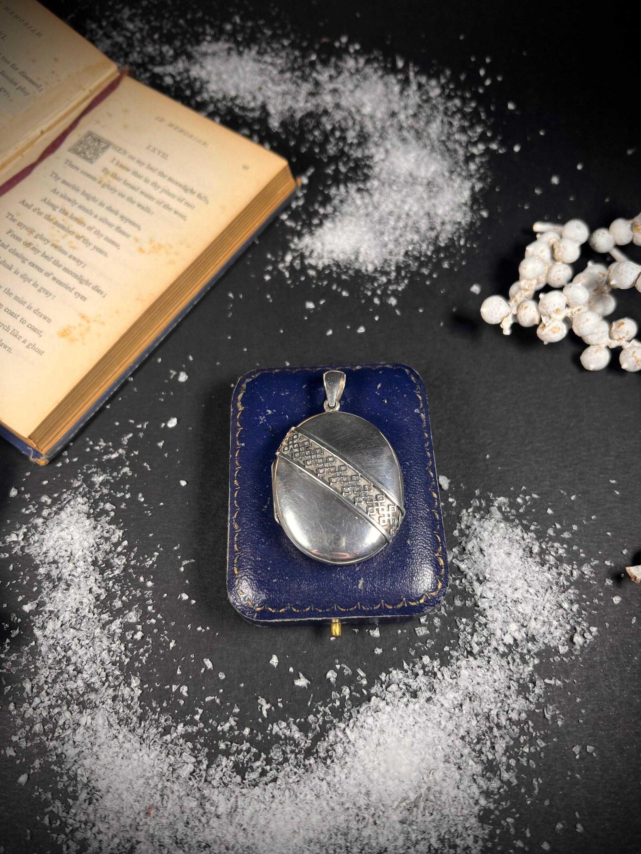 da uomo o donna Antico medaglione ovale in argento del 1920 in vendita
