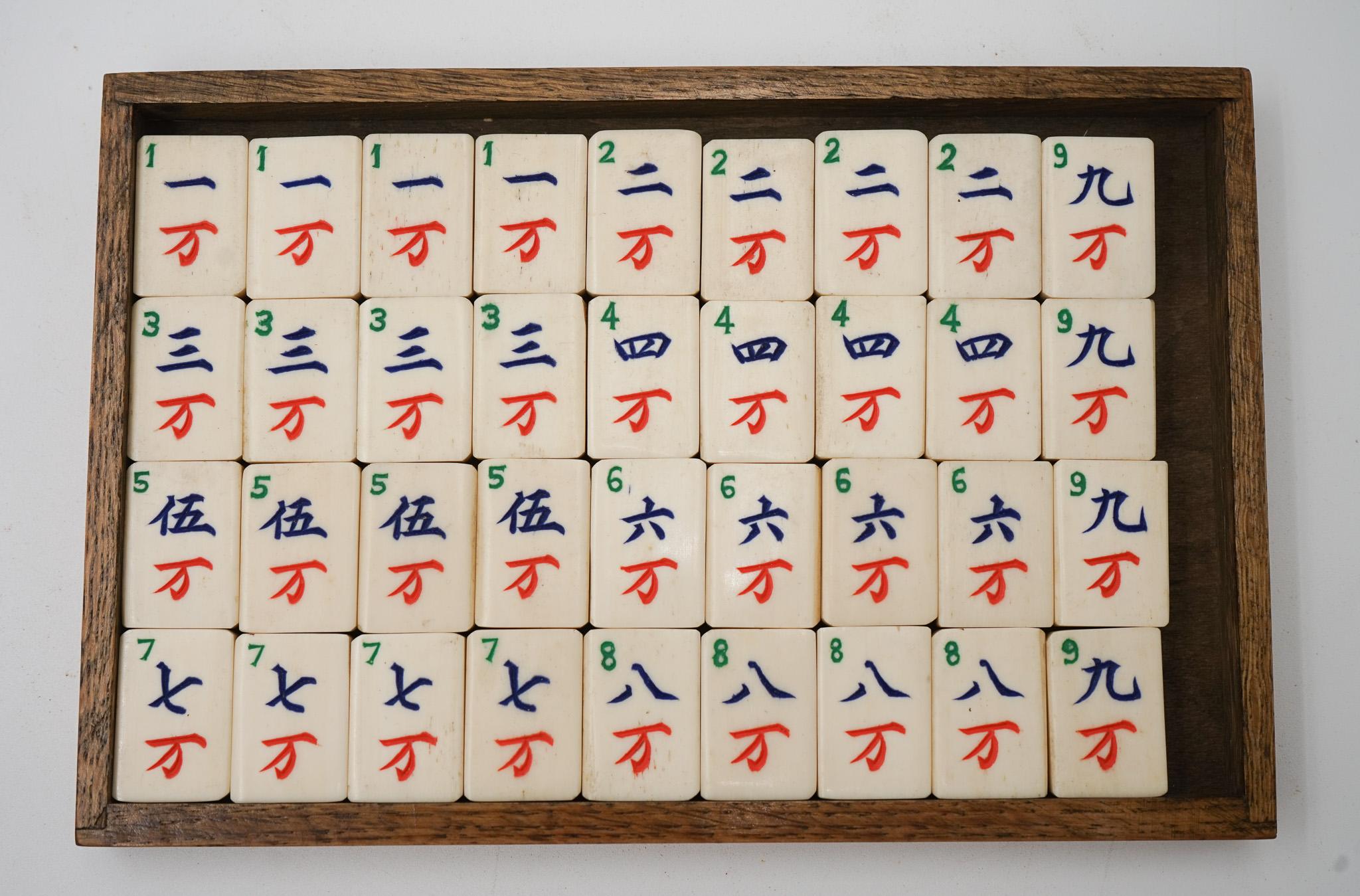 ANTIQUE 1920'S MAHJONG SET WITH ORIGINAL WOODEN BOX BONE & BAMBOO 144 TiLES en vente 1