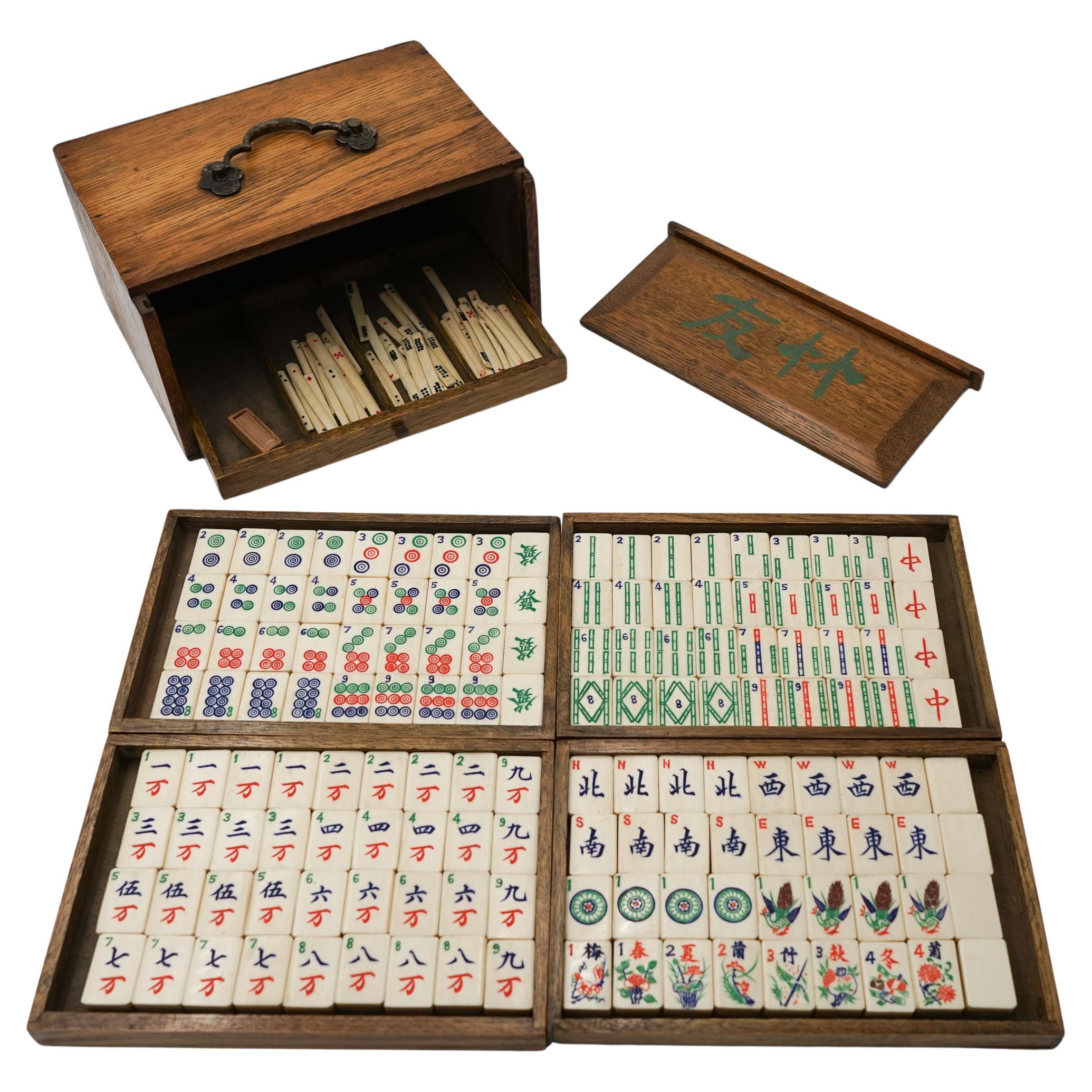 ANTIQUE 1920'S MAHJONG SET WITH ORIGINAL WOODEN BOX BONE & BAMBOO 144 TiLES en vente