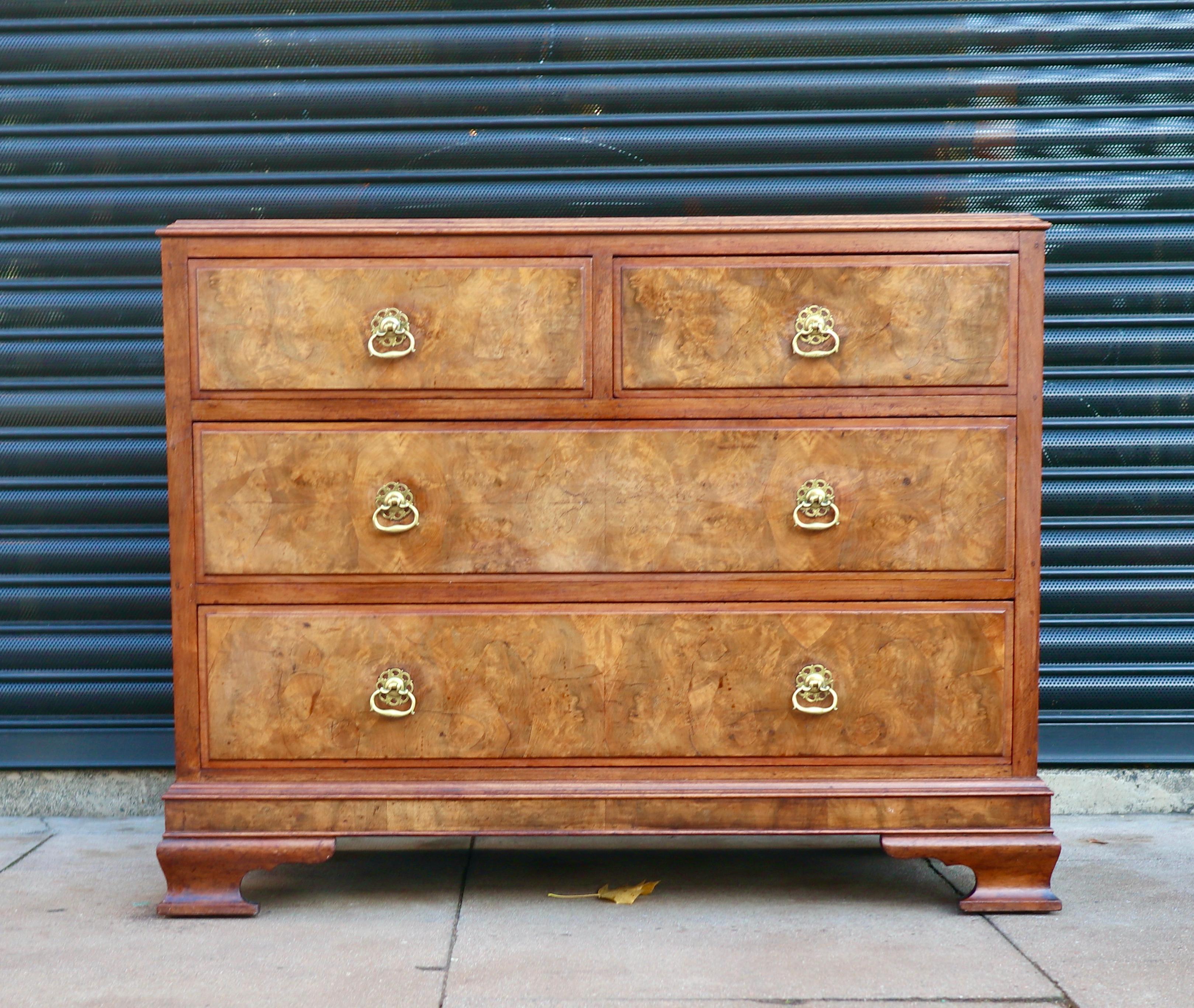Antique 1920s Mahogany & burr Walnut Chest Of four Drawers For Sale 4