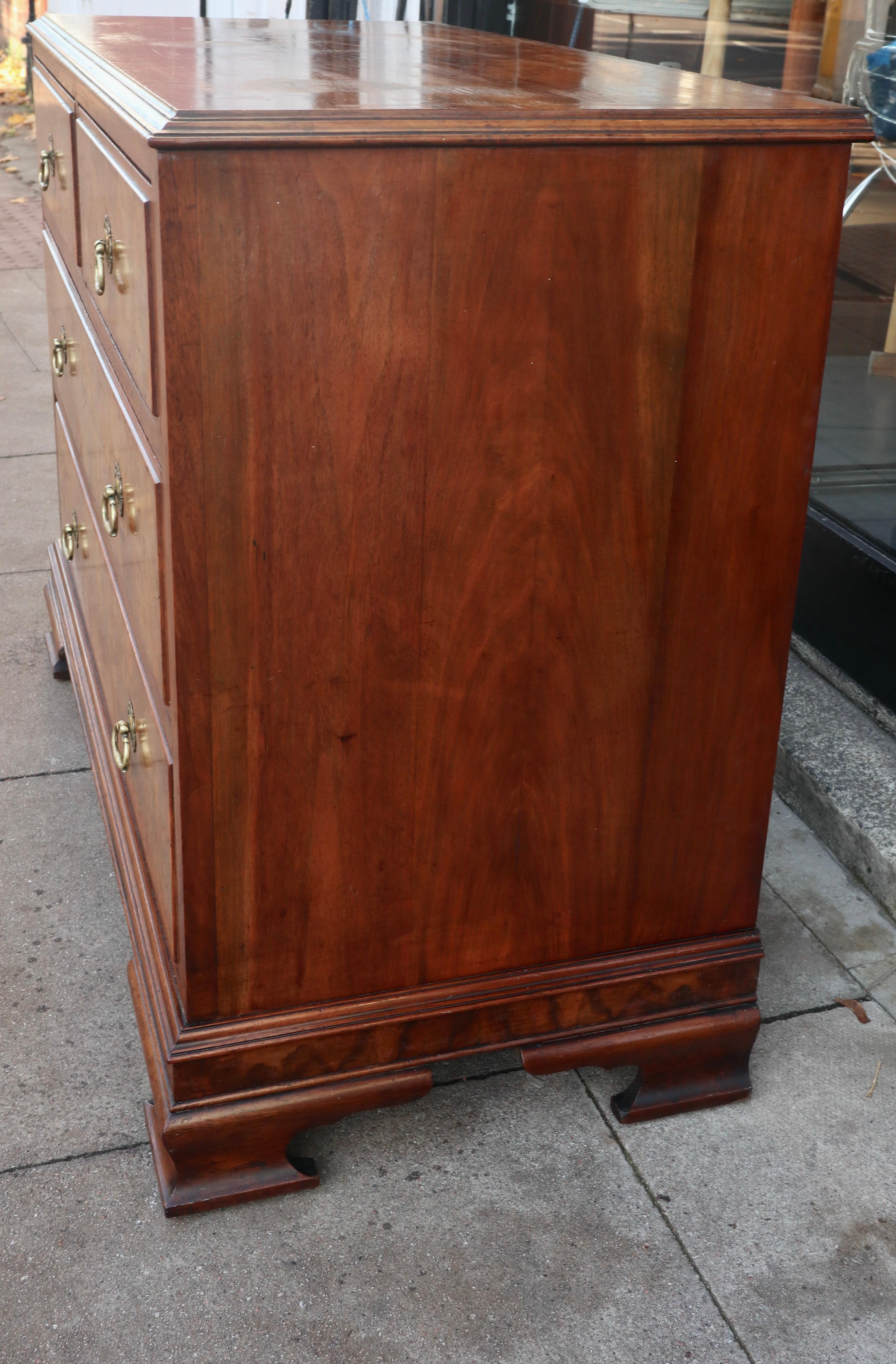 Antique 1920s Mahogany & burr Walnut Chest Of four Drawers For Sale 7