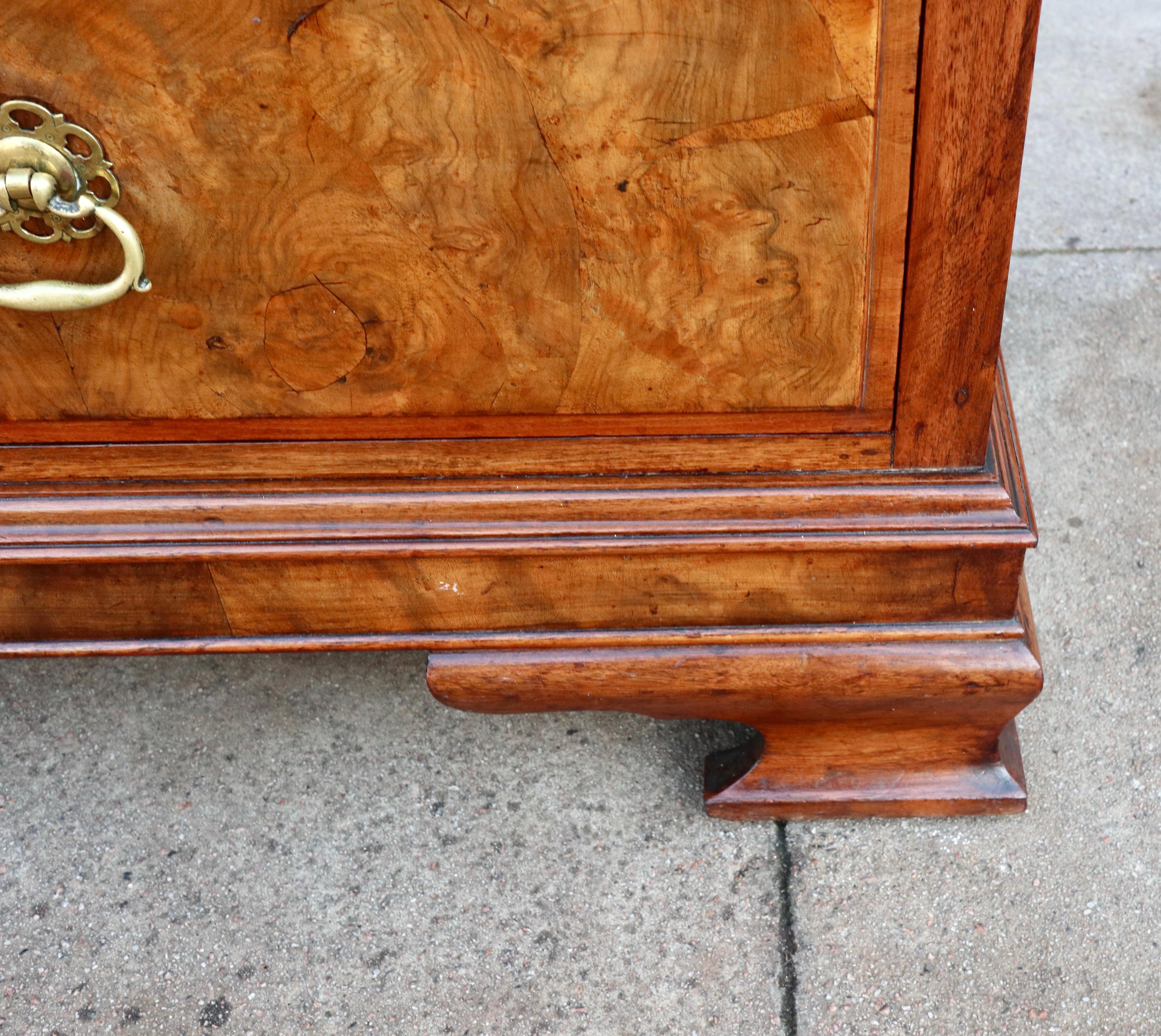 20th Century Antique 1920s Mahogany & burr Walnut Chest Of four Drawers For Sale