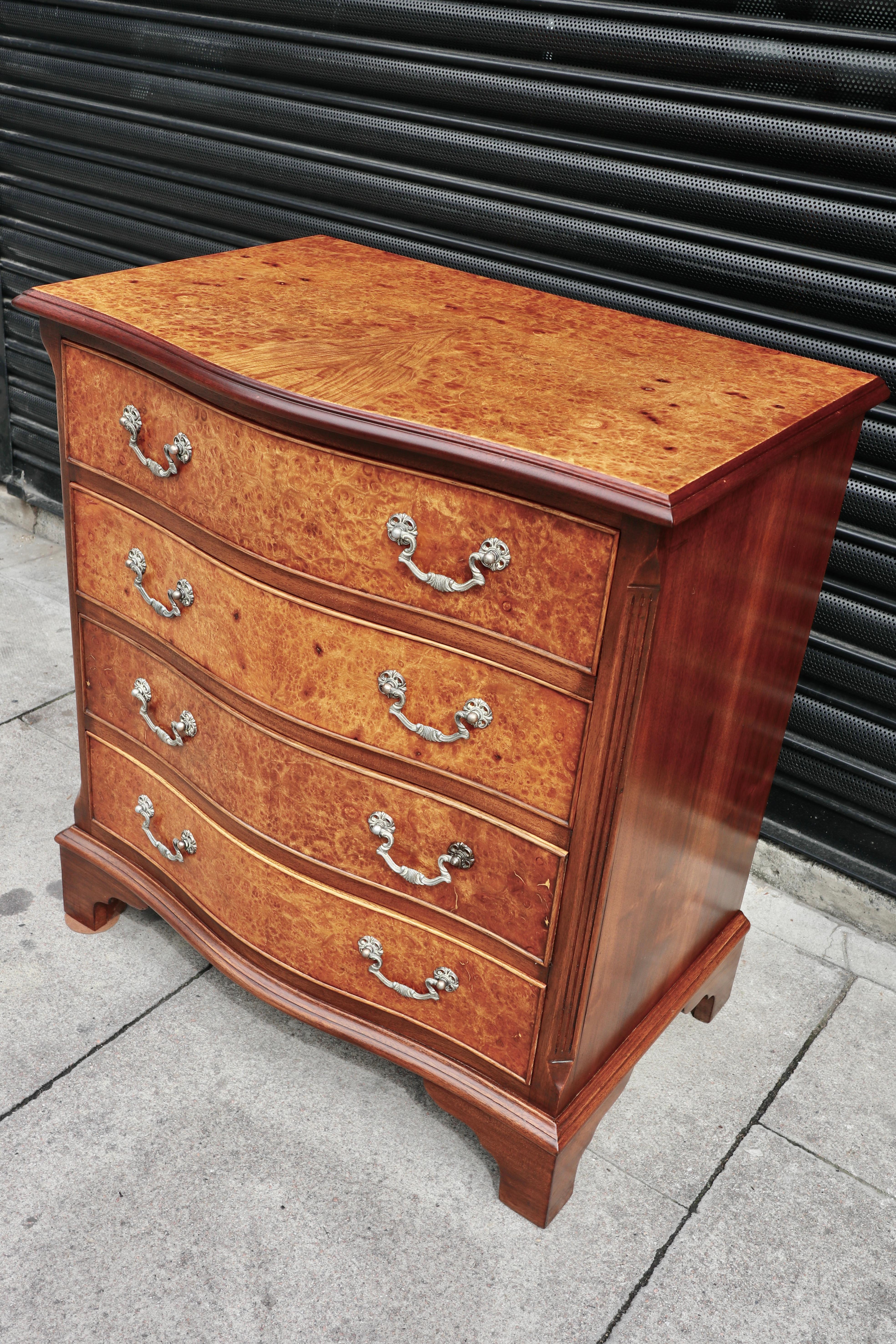 Georgian Antique 1920s Mahogany & burr Walnut Serpentine Chest Of four Drawers For Sale