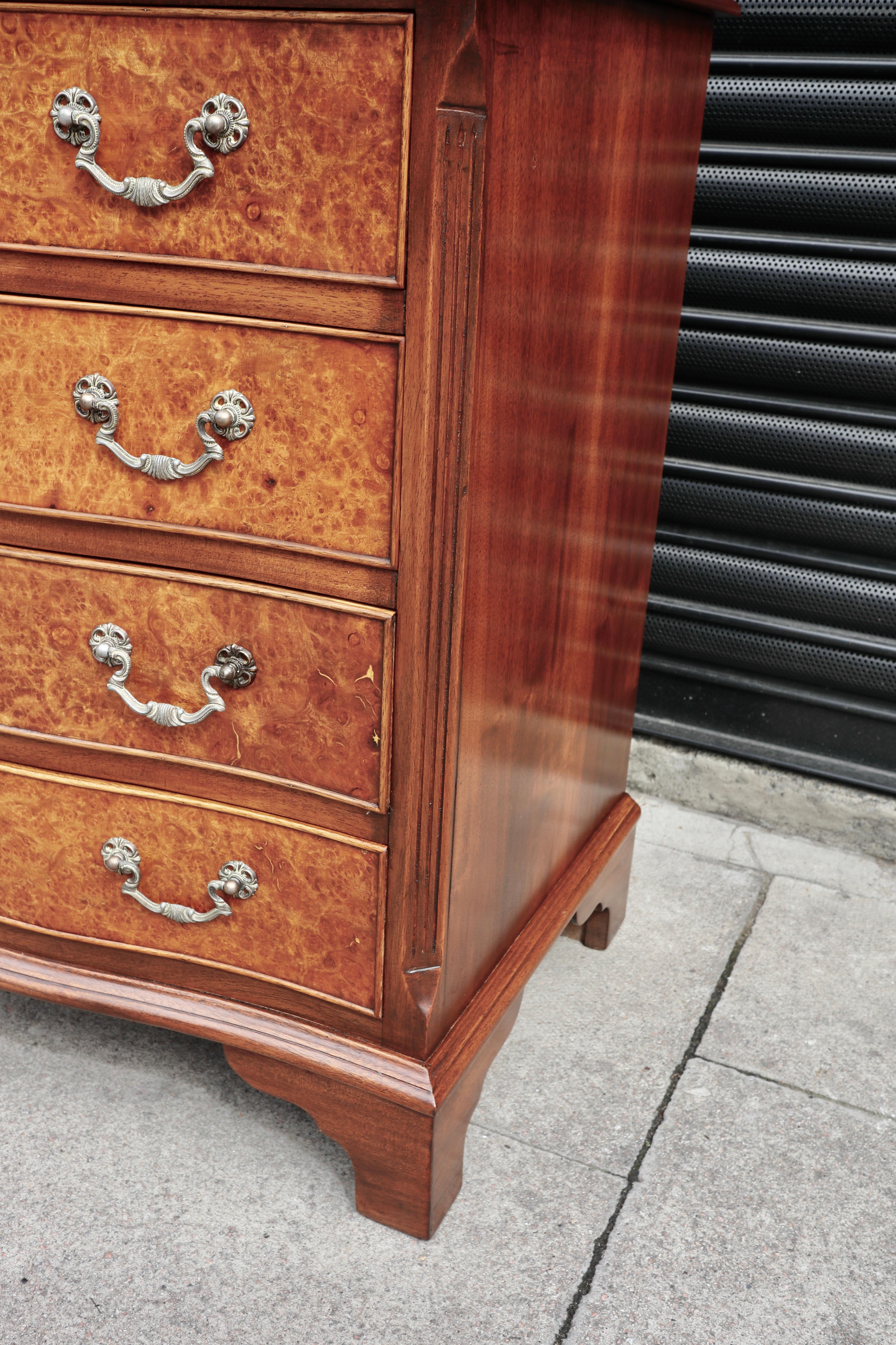 Antique 1920s Mahogany & burr Walnut Serpentine Chest Of four Drawers For Sale 3
