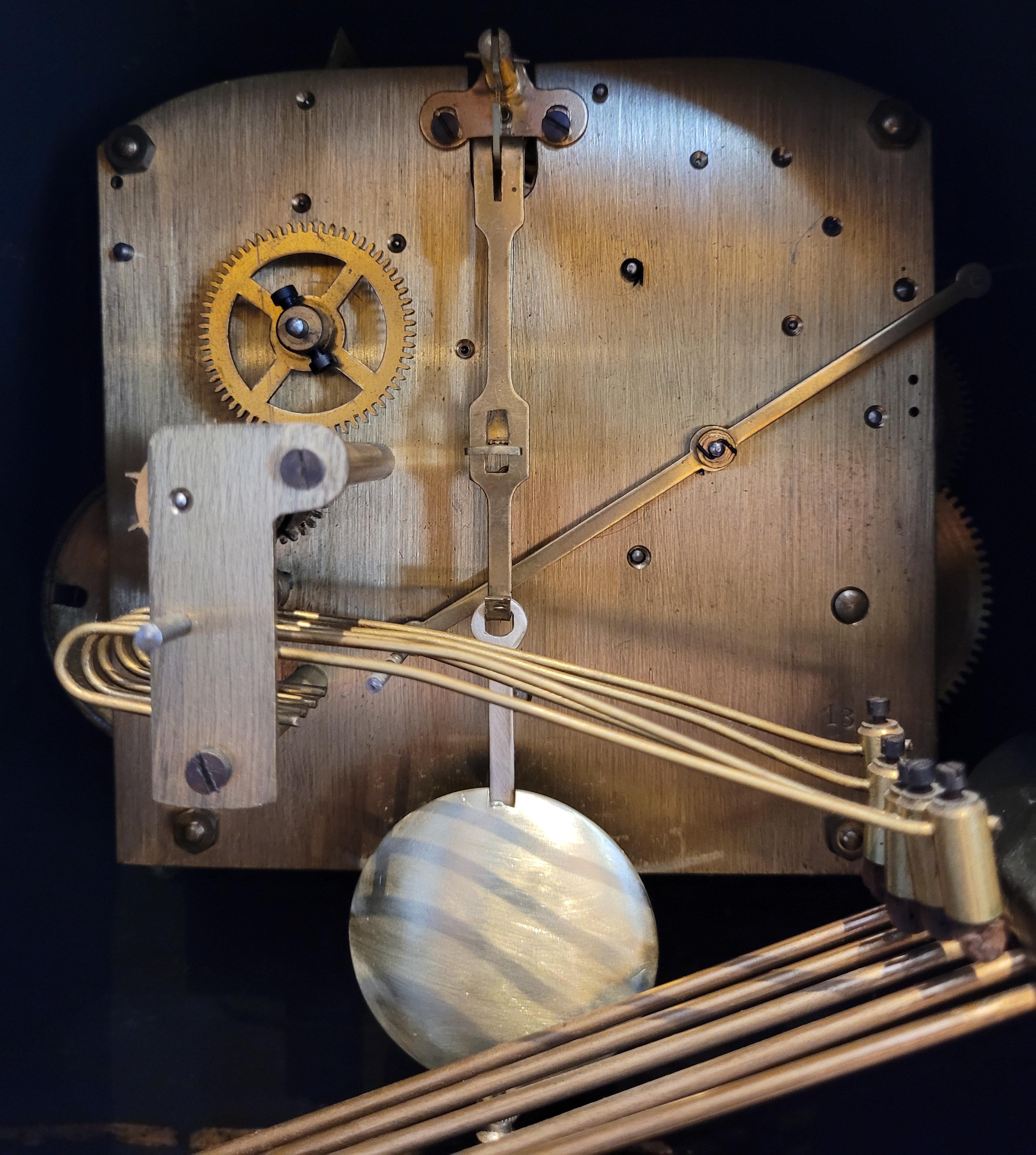 Antiquité 1920 acajou avec nacre Westminster Clocks à carillon (Service) en vente 8