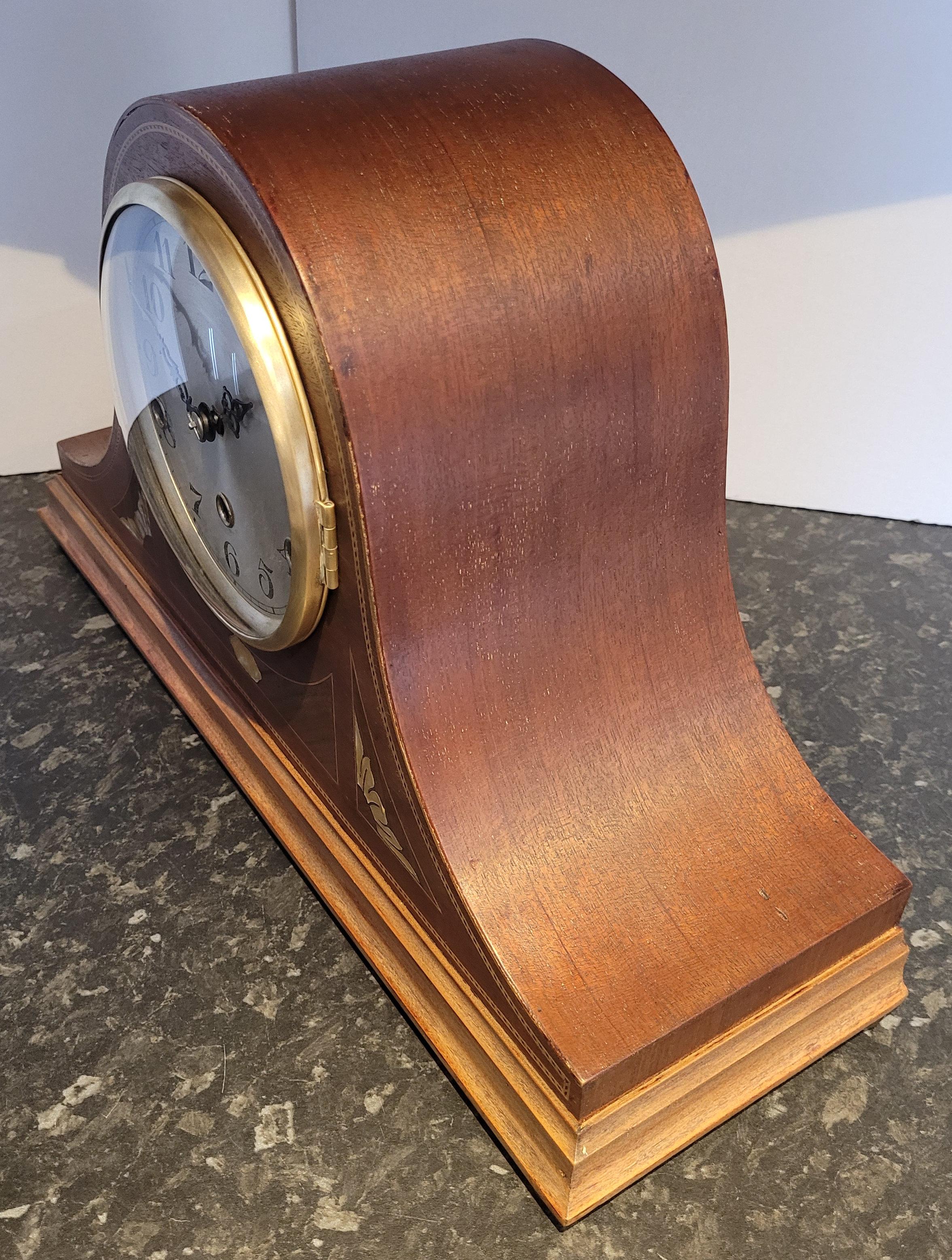 Art déco Antiquité 1920 acajou avec nacre Westminster Clocks à carillon (Service) en vente
