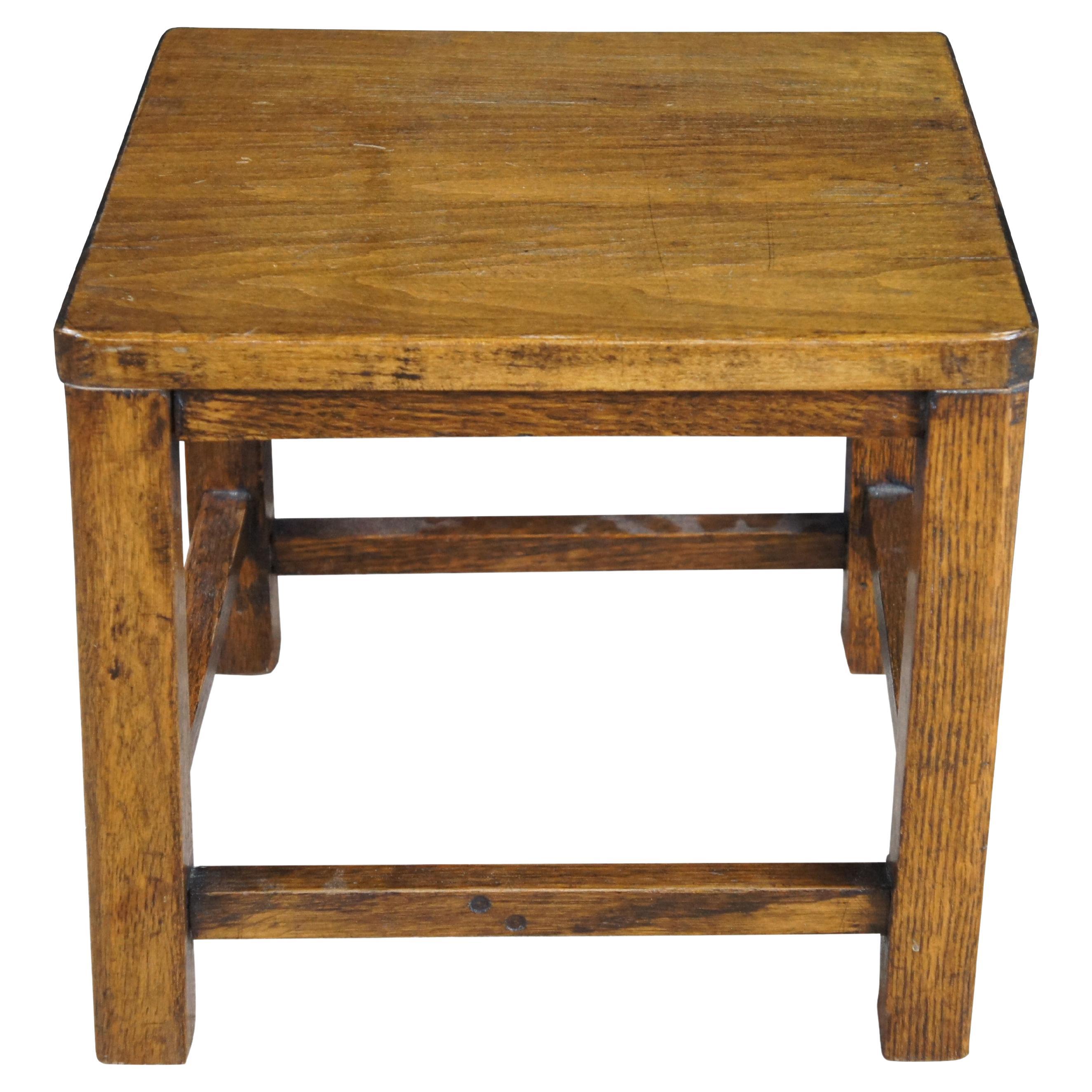 Antique 1920s Mission Arts 
Crafts Oak Stool Side Table Plant Sculpture Stand in vendita