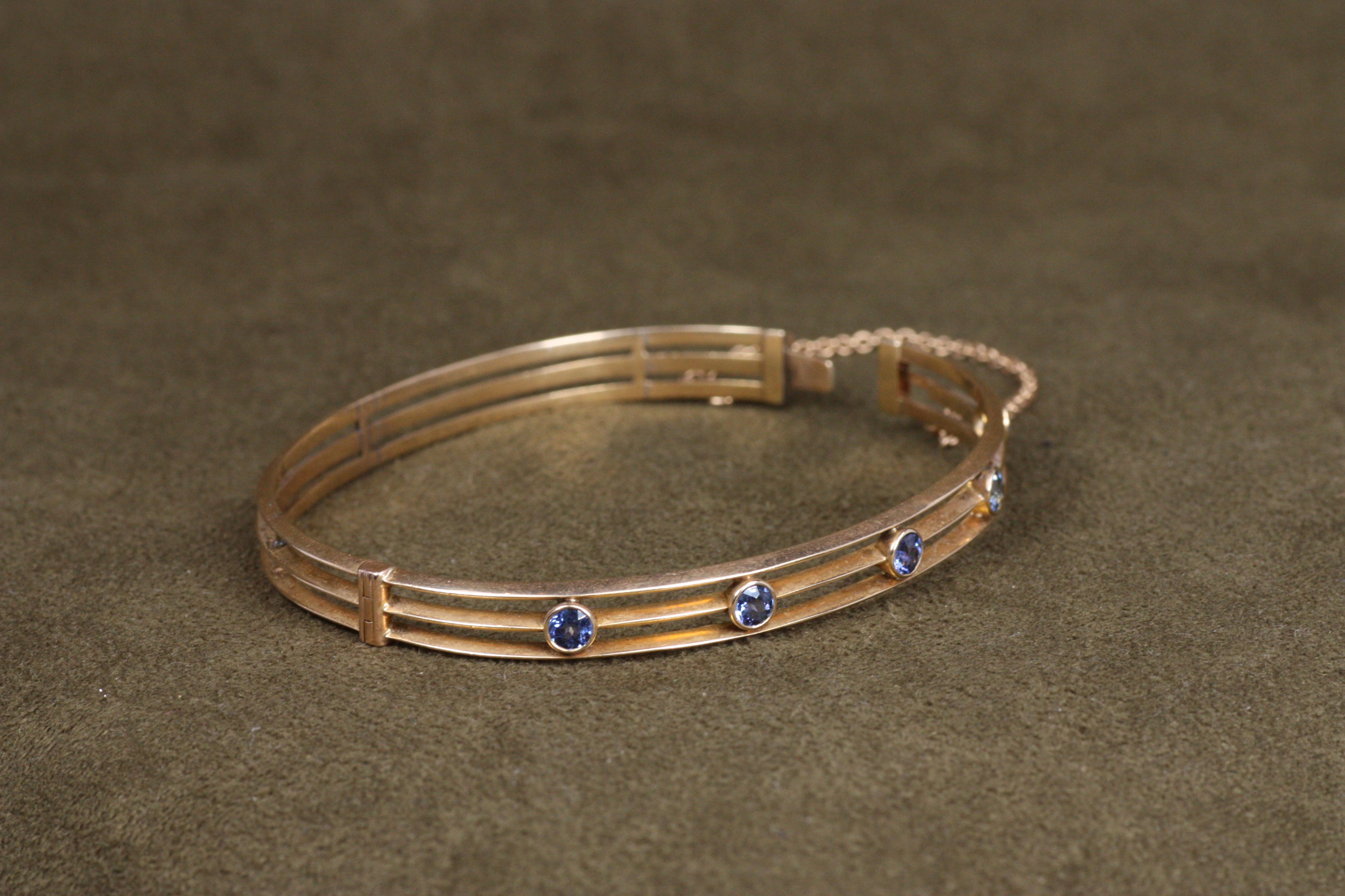 Donna Antico bracciale in oro rosa ovale con cerniera con zaffiro del Montana del 1910 in vendita