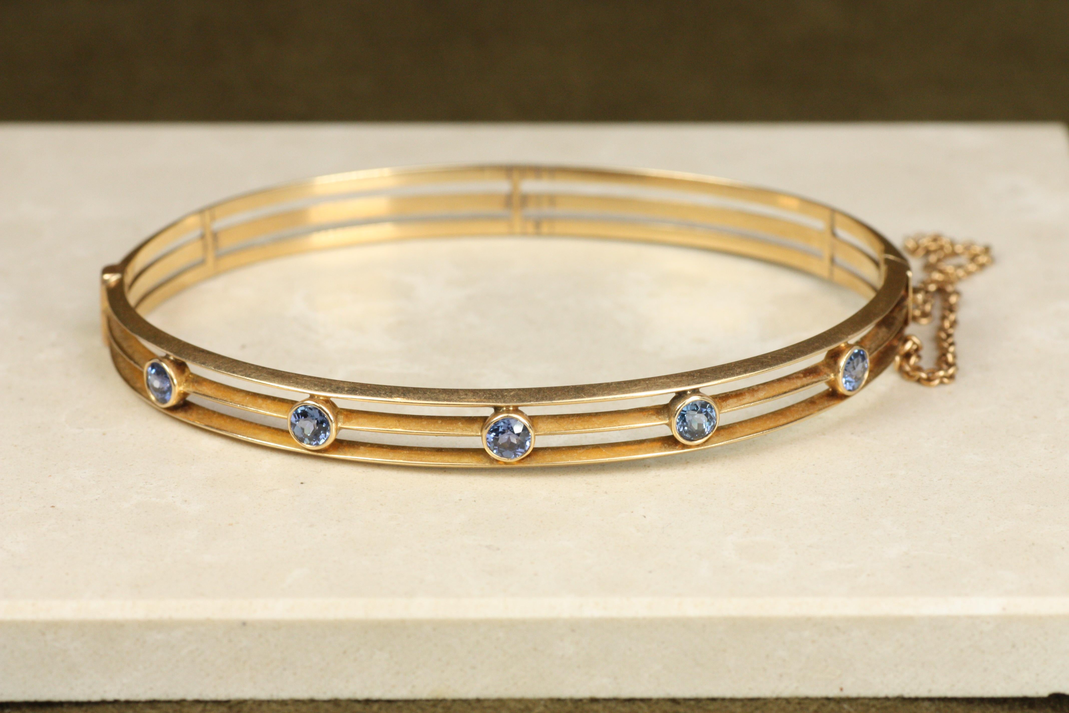 Antico bracciale in oro rosa ovale con cerniera con zaffiro del Montana del 1910 in vendita 3