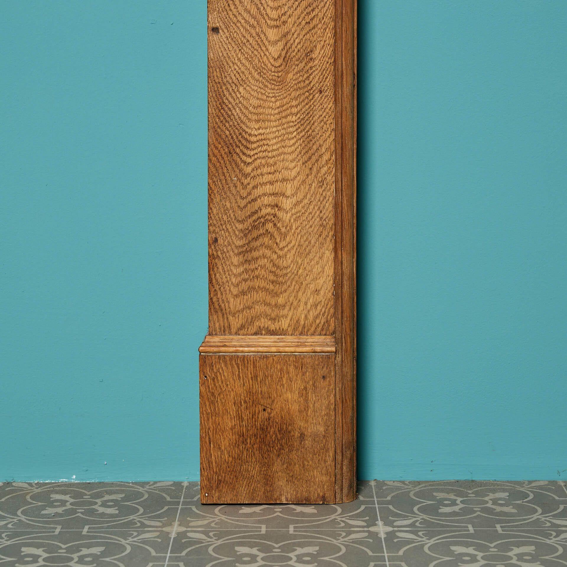 Entorno de chimenea antiguo de roble de los años 20 en venta 1