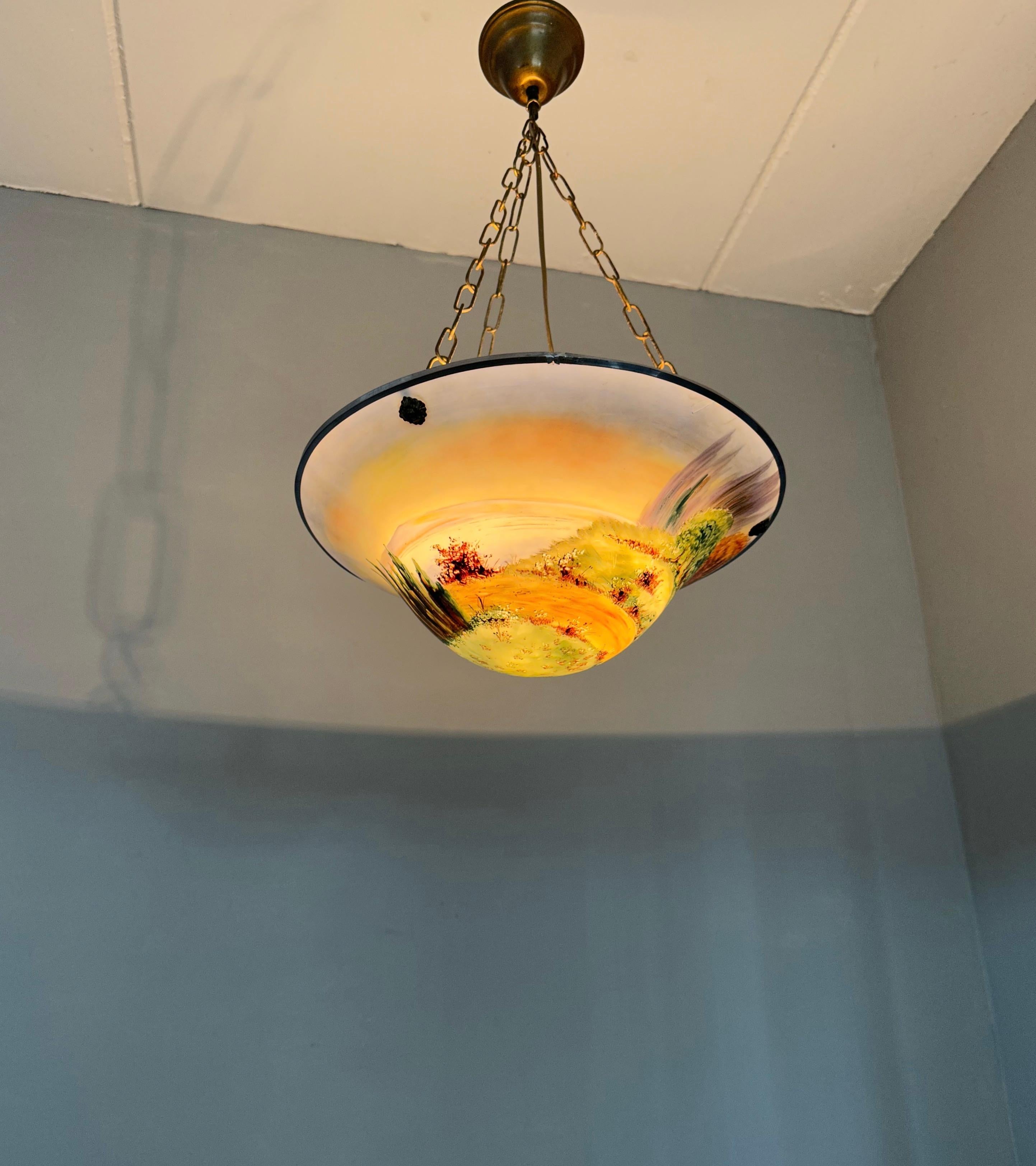 Ancienne lampe à suspension en verre opalin des années 1920 avec abat-jour paysage peint à la main en vente 4