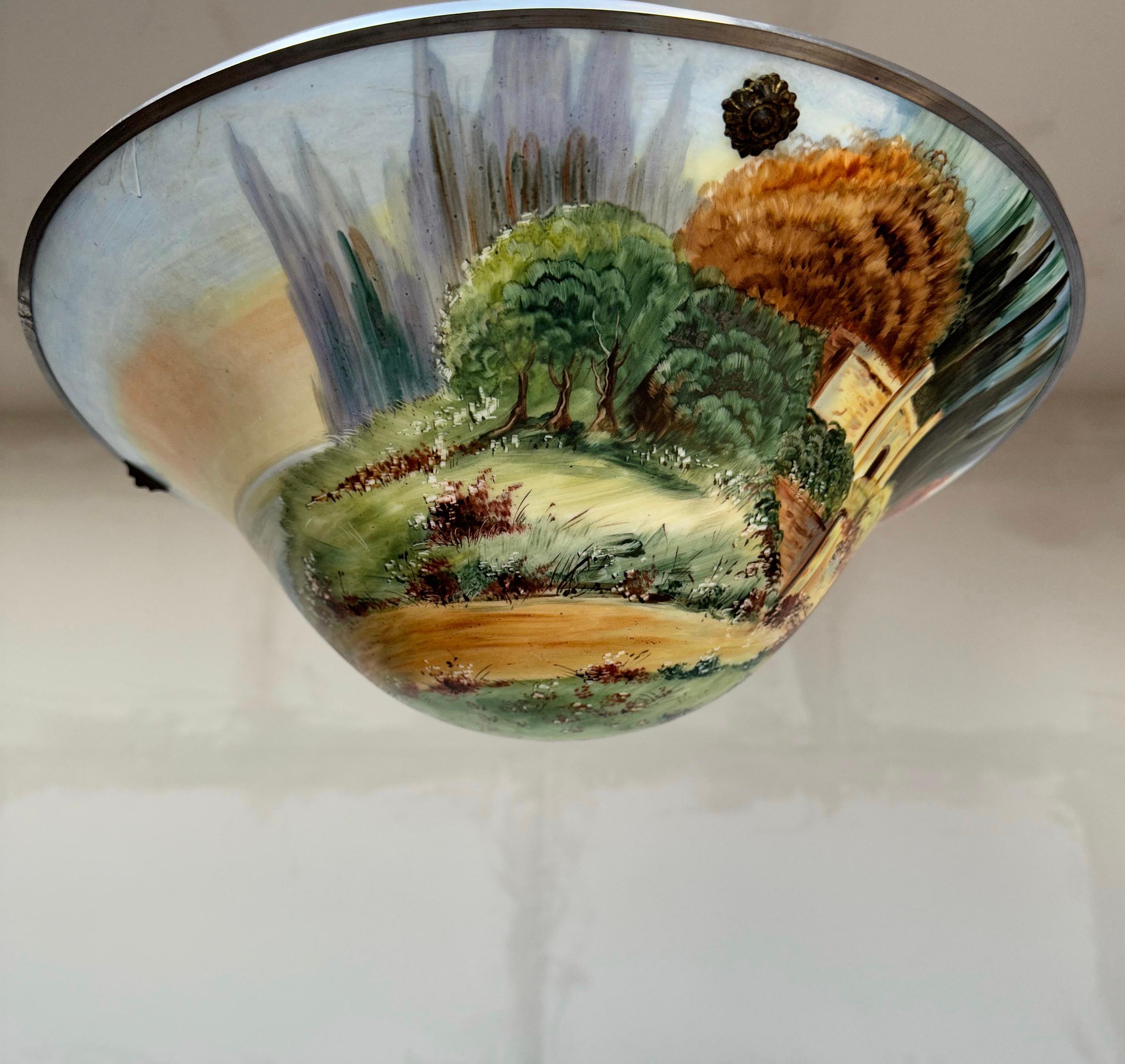 20ième siècle Ancienne lampe à suspension en verre opalin des années 1920 avec abat-jour paysage peint à la main en vente
