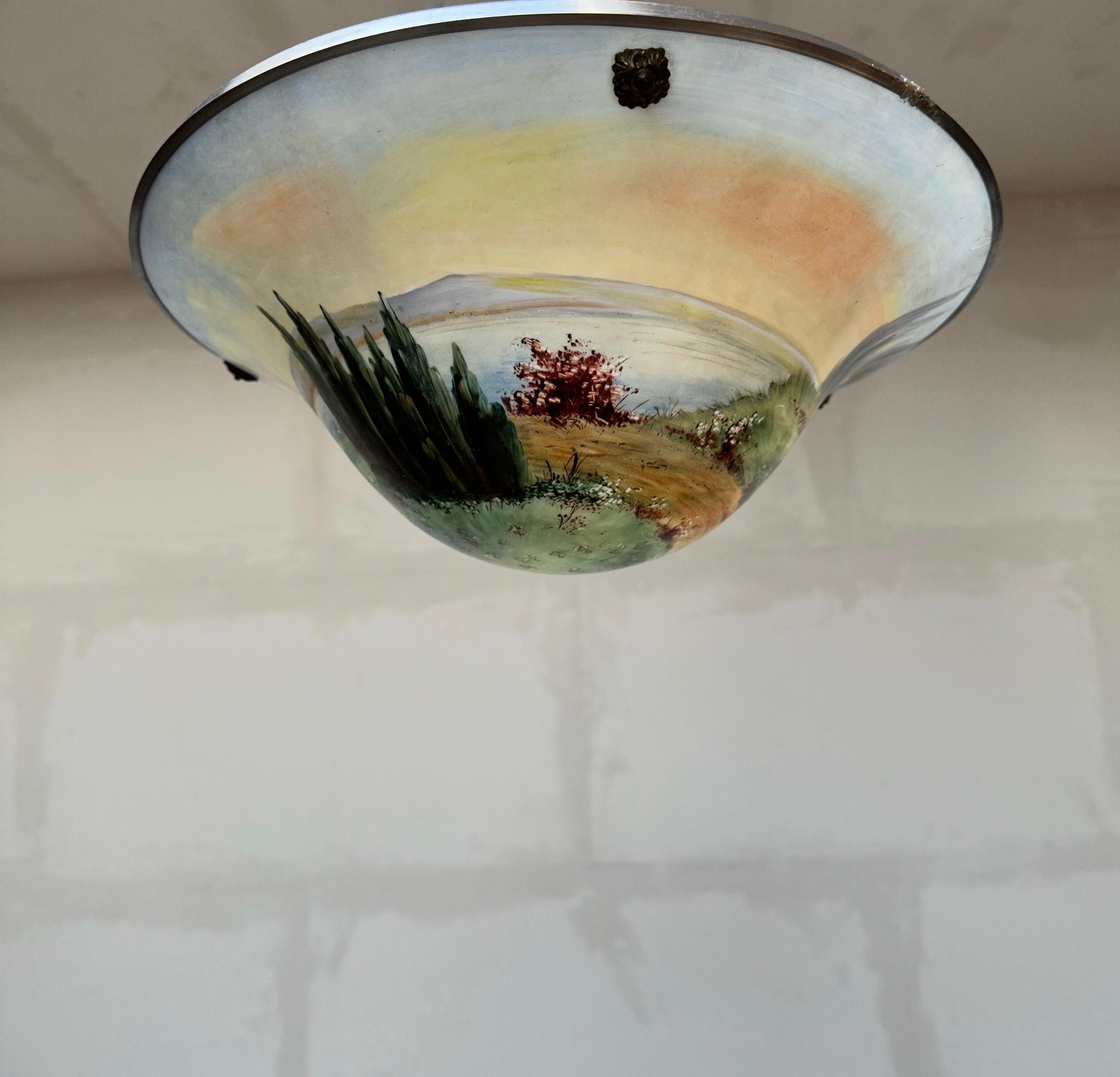 Verre Ancienne lampe à suspension en verre opalin des années 1920 avec abat-jour paysage peint à la main en vente