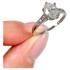 Antique 1920s Oval 0.97 Carat Diamond Set in Platinum Ring 
Diamond Shoulders