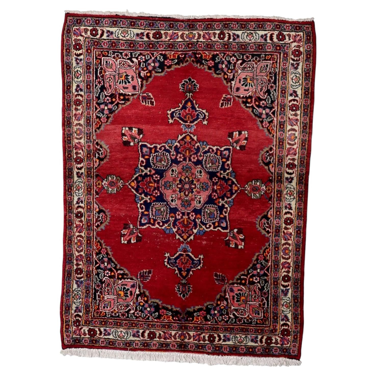 Antique 1920s Persian Kazvin Wool Rug in Warm Red Tones 4.4' x 5.9' - 1C1229
