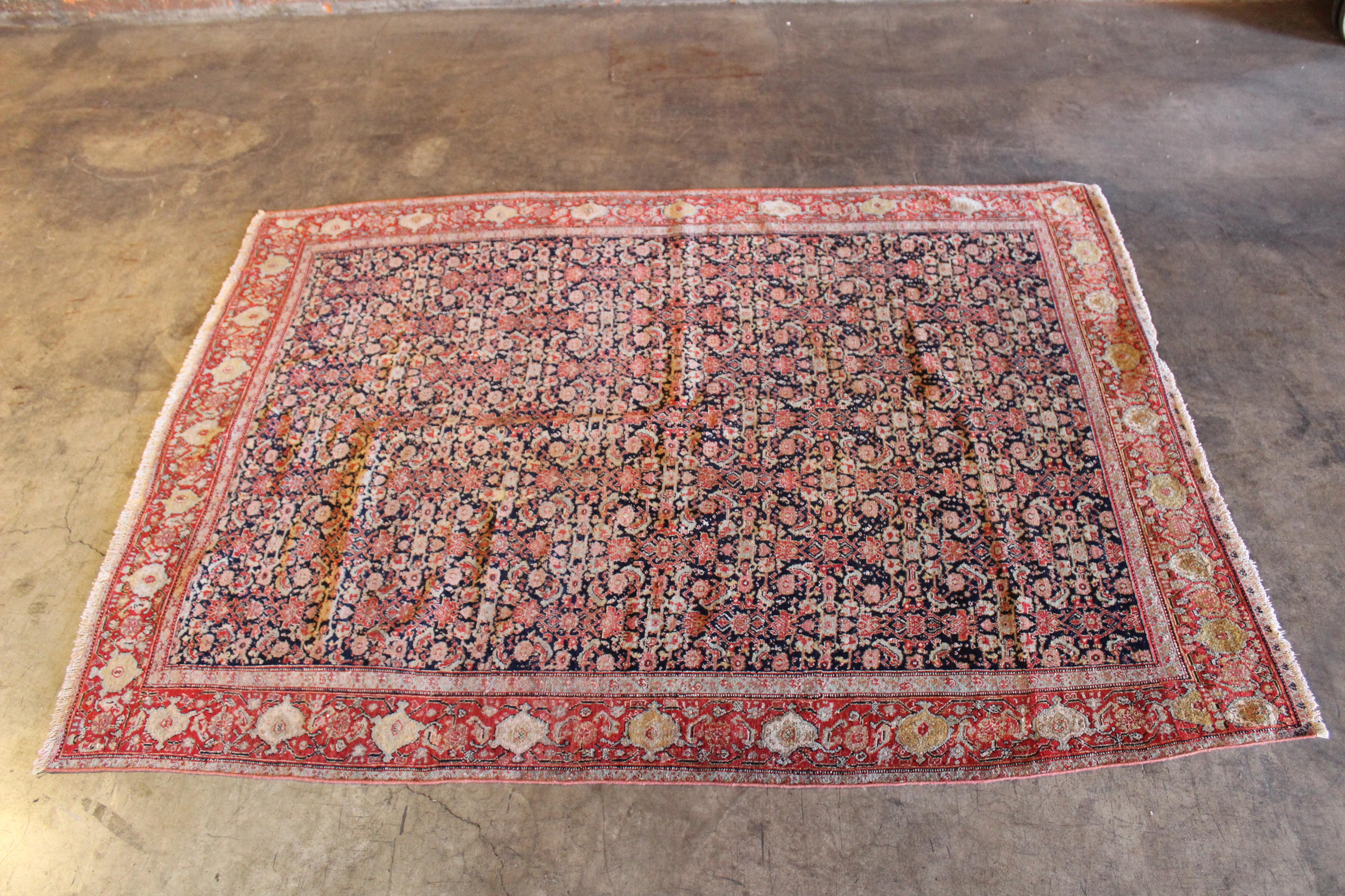 A vintage 1920s flatweave Persian wool senneh rug. In wonderful condition, professionally cleaned and repaired.