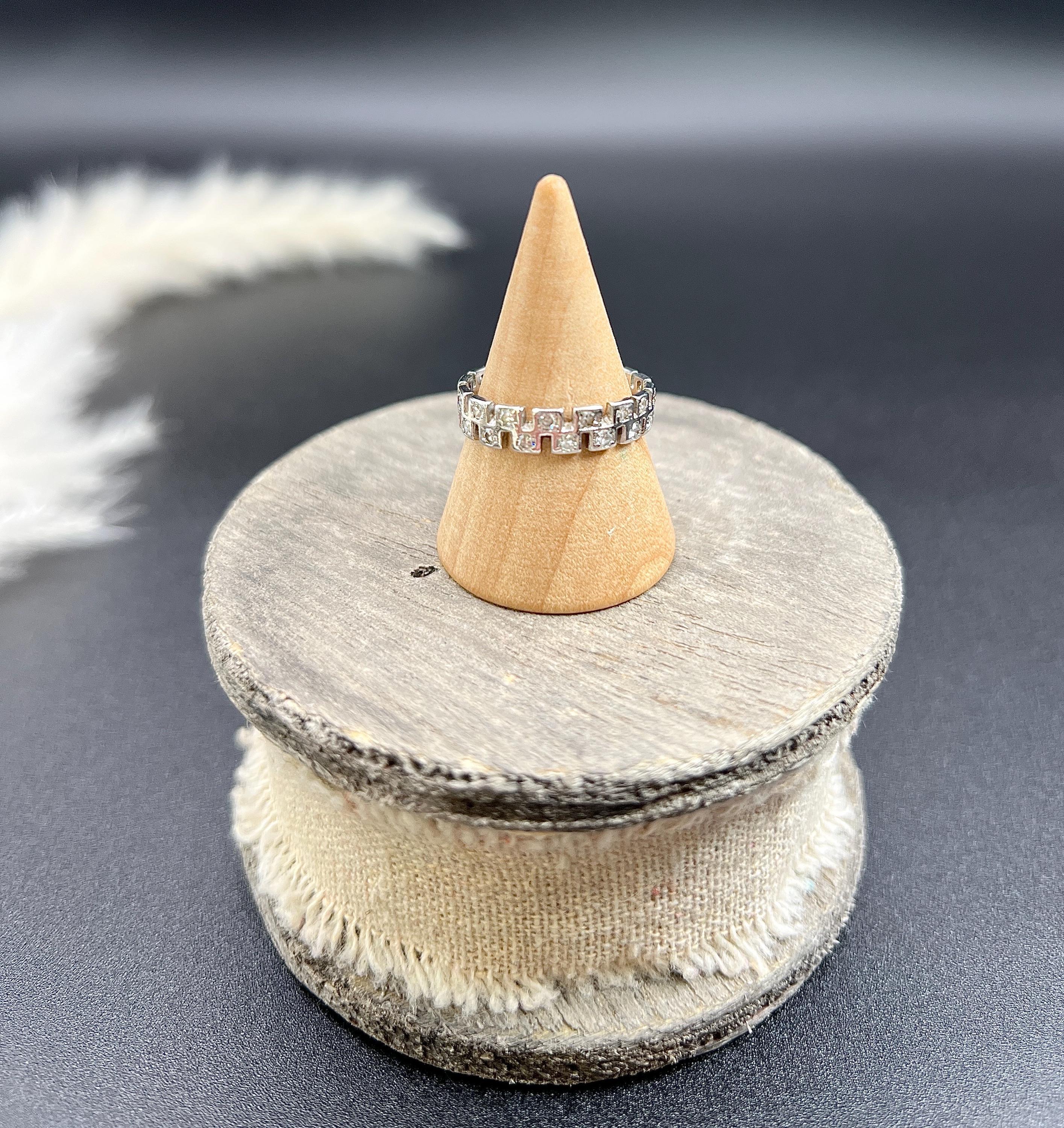 Antique 1920s Platinum Fancy Cut-Out Diamond Eternity Ring, Wedding Band Ring In Good Condition For Sale In Brighton, GB