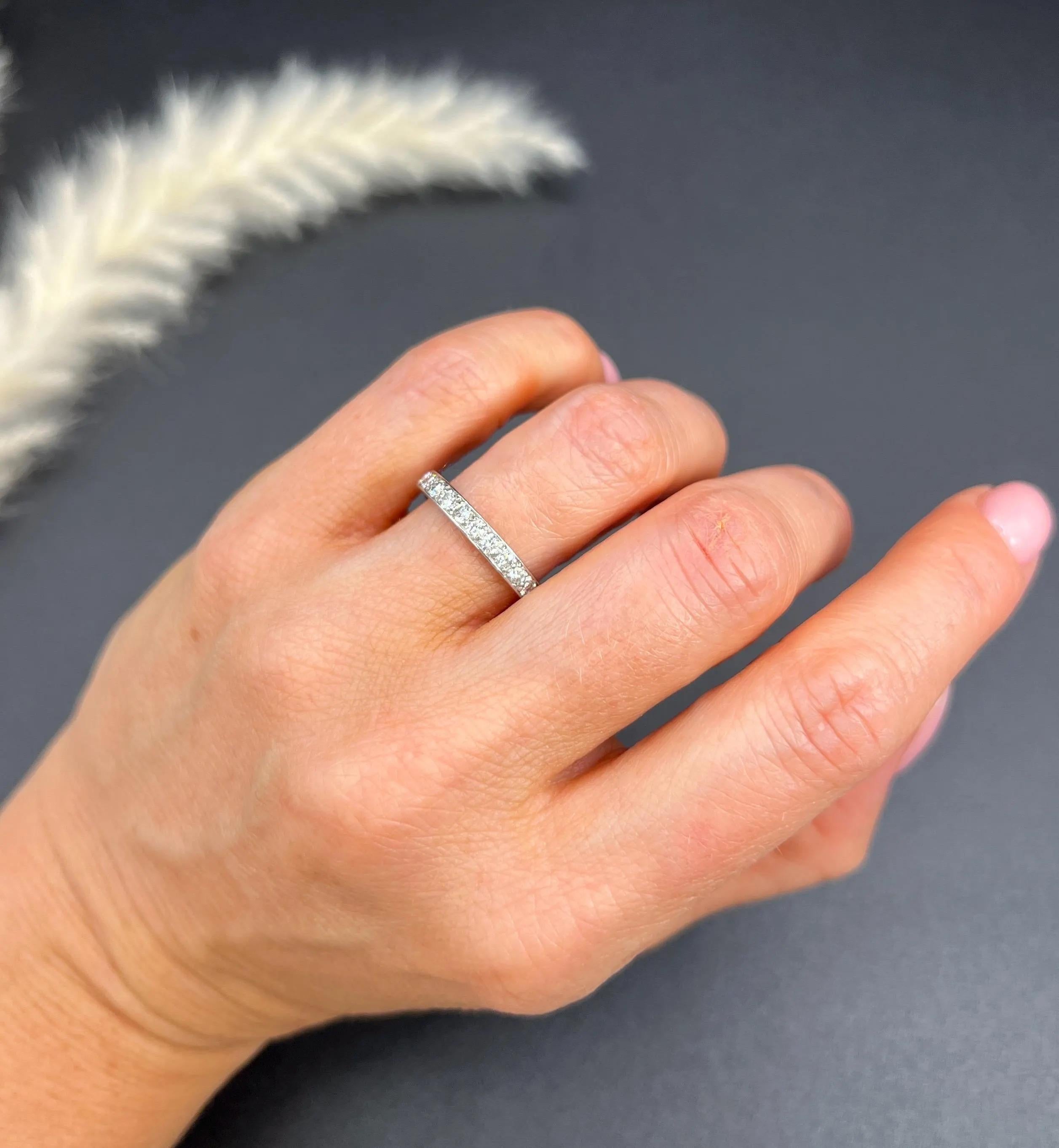 Antique 1920s Platinum French Hallmarked, 2 Carat Full Diamond Eternity Ring (Brillantschliff) im Angebot