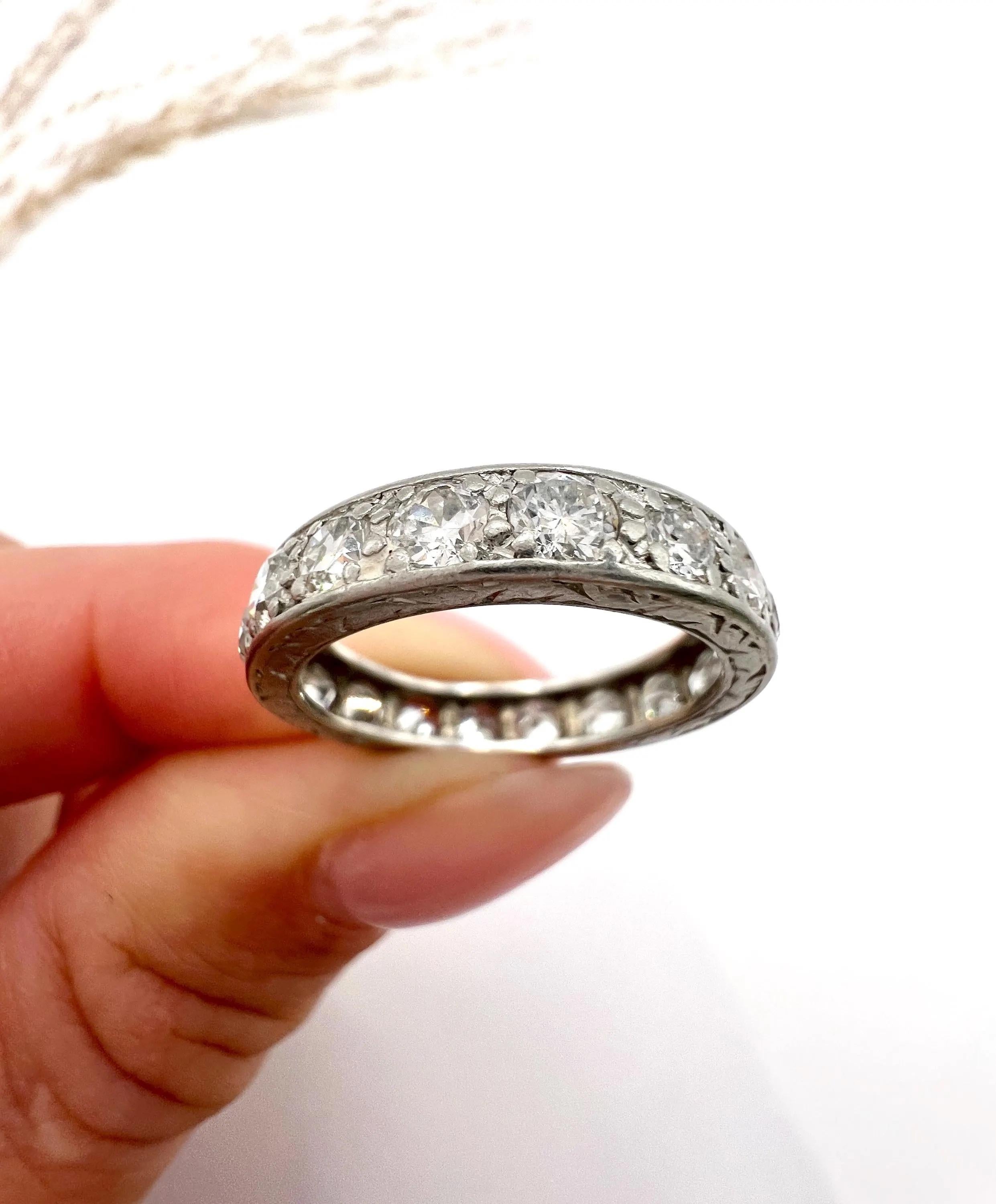 Antike 1920er Jahre Platin Französisch gestempelt, 1,40 Karat Diamant Full Eternity Ring im Zustand „Gut“ im Angebot in Brighton, GB