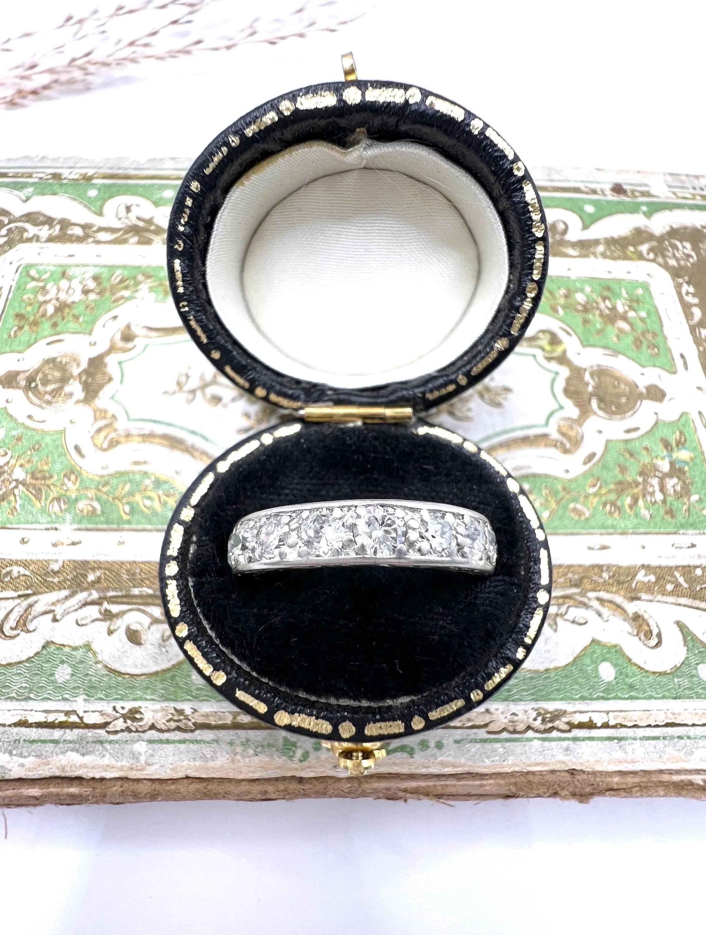 Antike 1920er Jahre Platin Französisch gestempelt, 1,40 Karat Diamant Full Eternity Ring für Damen oder Herren im Angebot