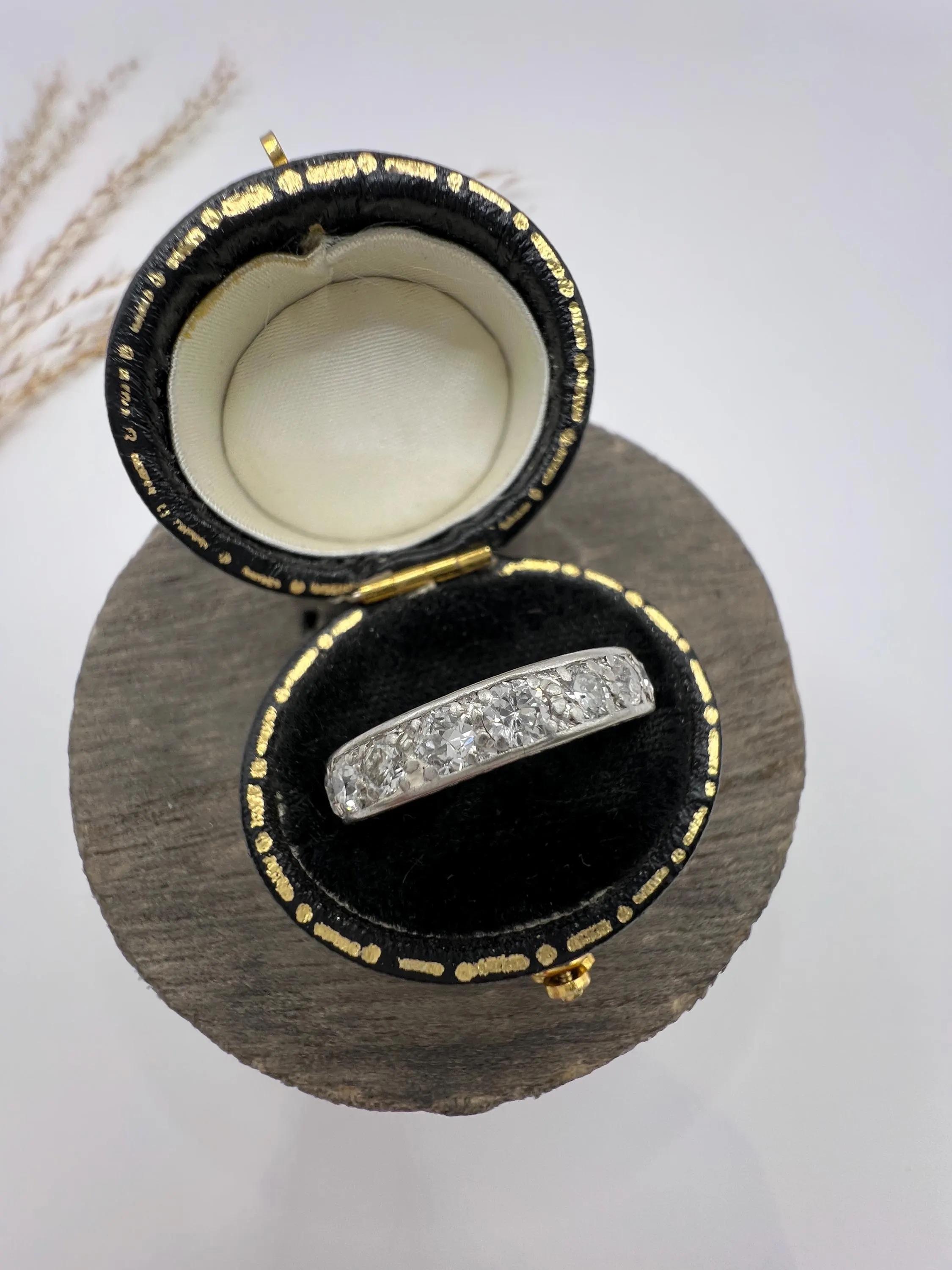 Antike 1920er Jahre Platin Französisch gestempelt, 1,40 Karat Diamant Full Eternity Ring im Angebot 1