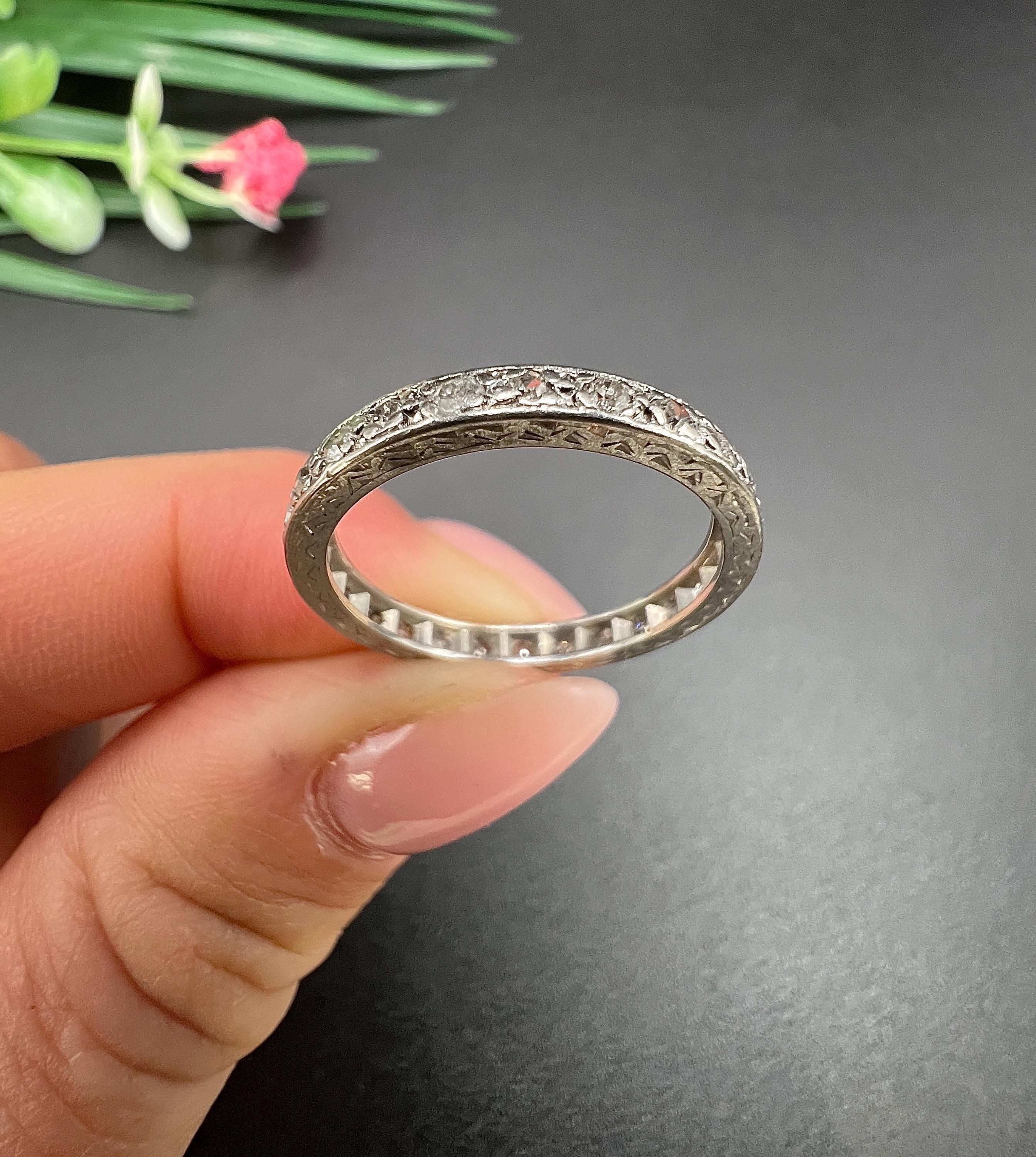 Antiker 1920er Platin, Volldiamant Ewigkeitsring im Angebot 5