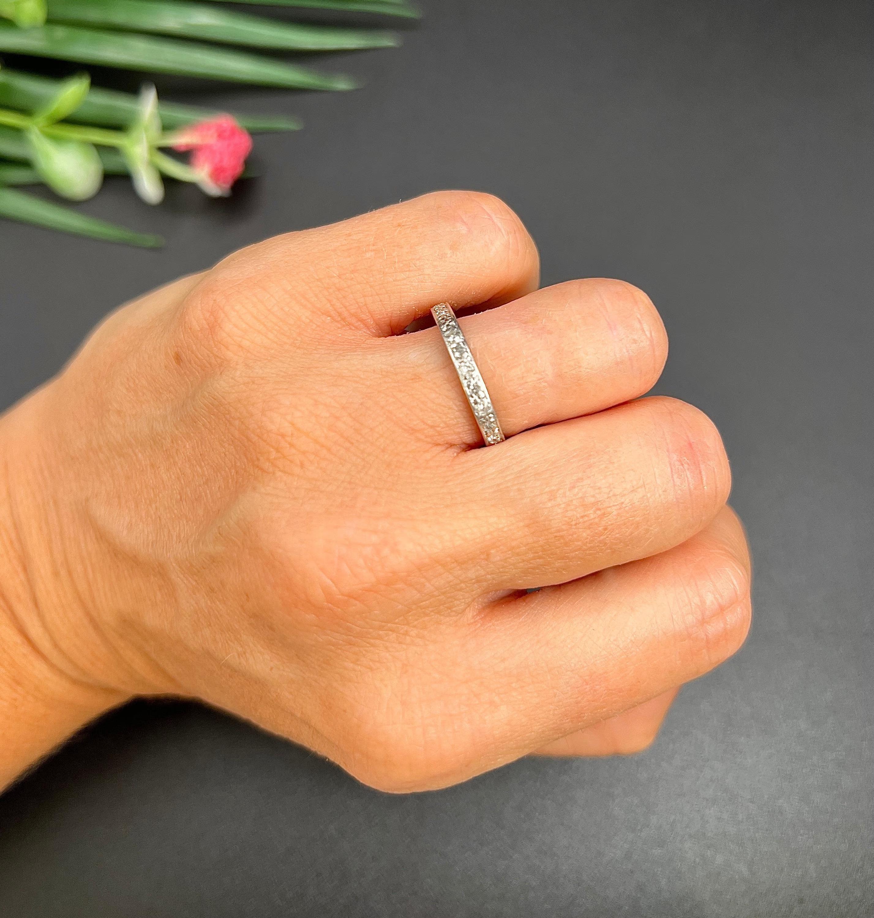 Antiker 1920er Platin, Volldiamant Ewigkeitsring im Zustand „Gut“ im Angebot in Brighton, GB