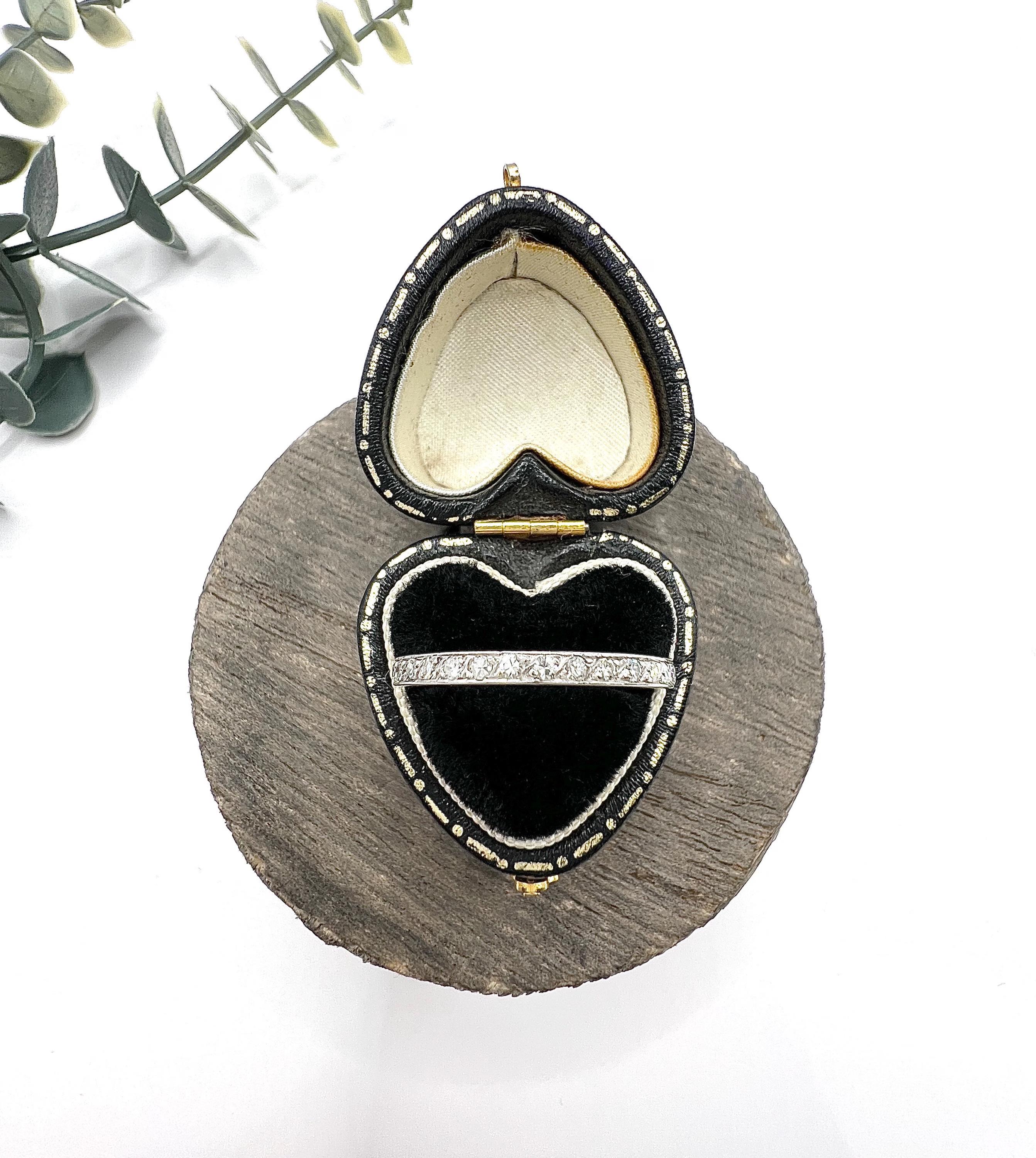 da uomo o donna Antico anello a eternità in platino e diamanti degli anni '20 in vendita