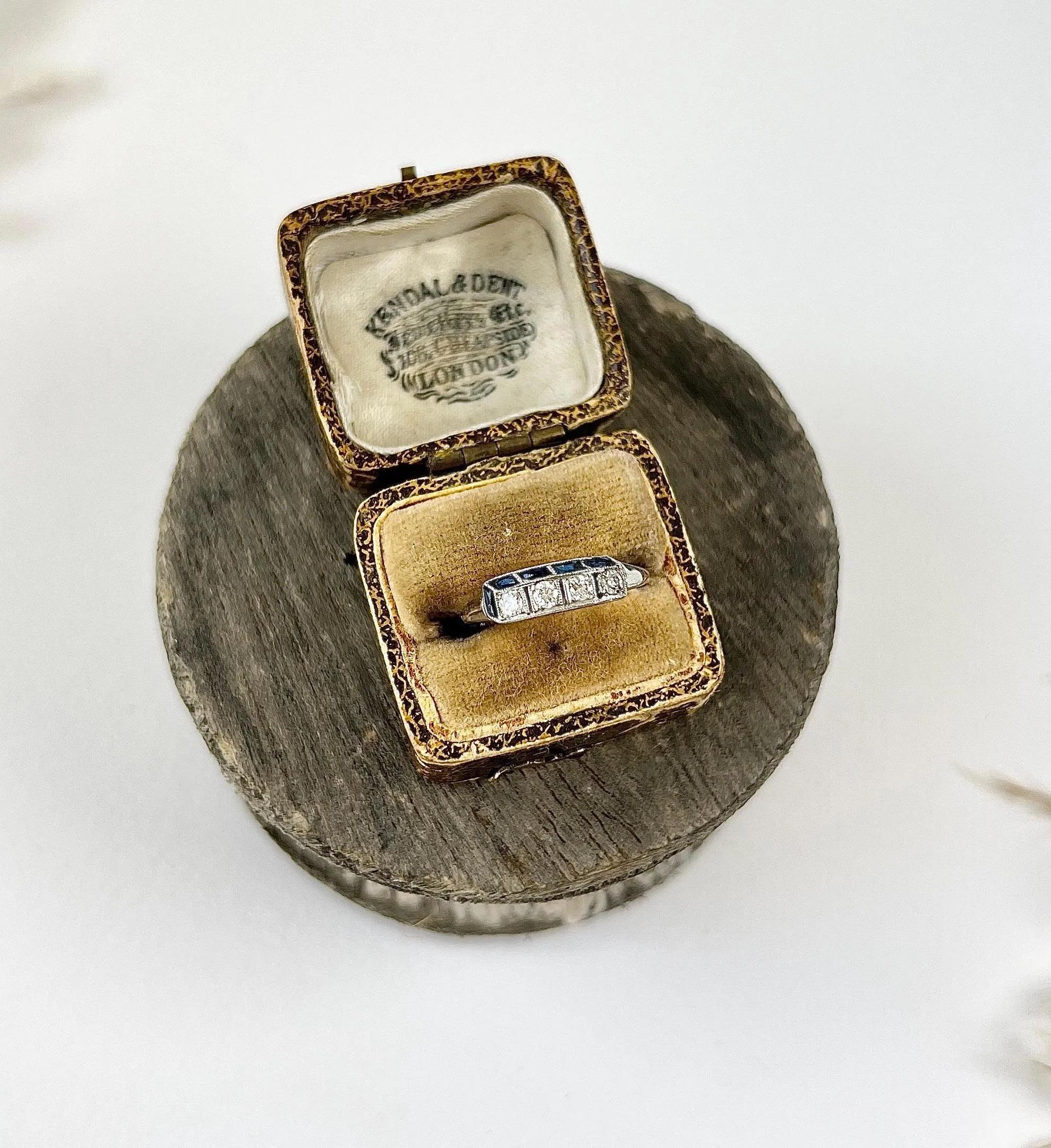 Antique 1920s Platinum, Original Art Deco Sapphire & Diamond 3D Effect Ring In Good Condition In Brighton, GB